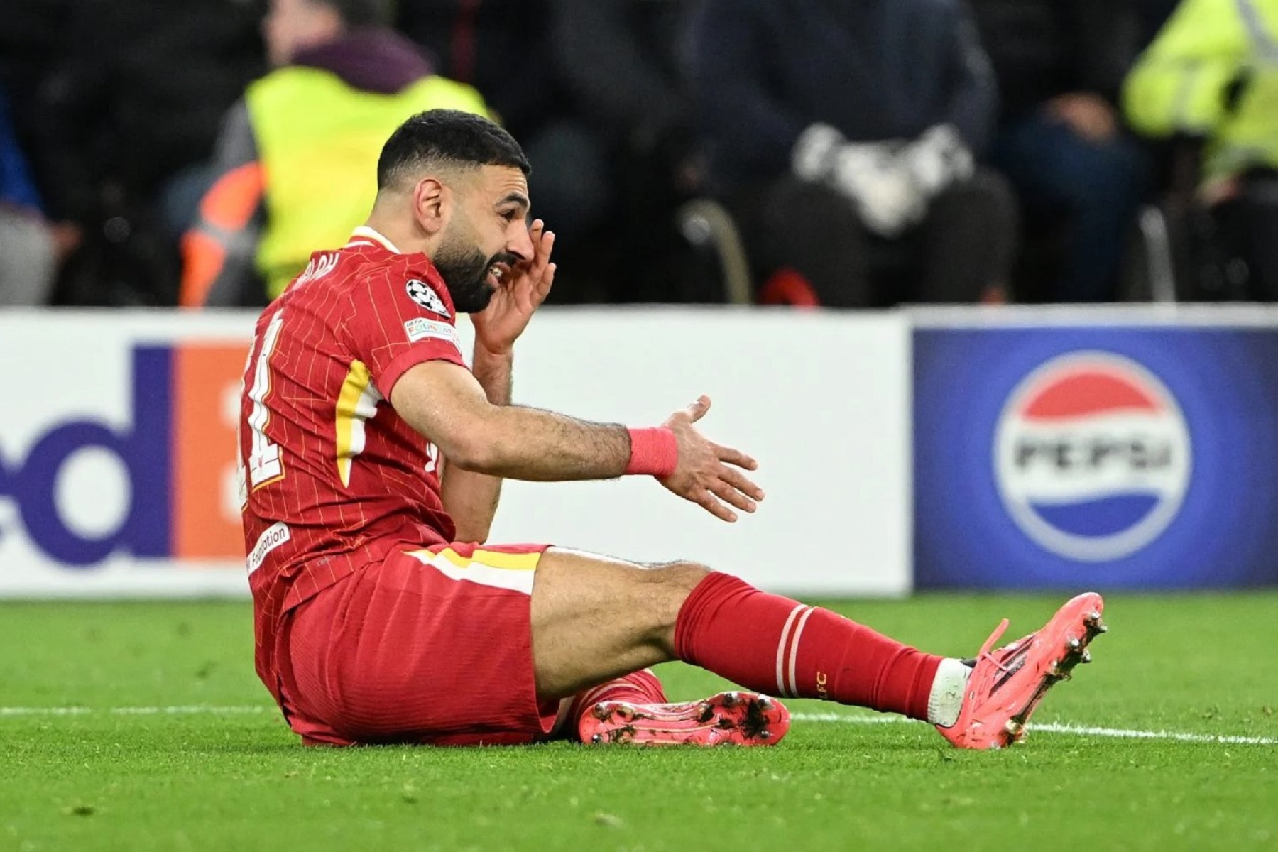 «Ο Σαλάχ παίρνει μεγάλο ρίσκο όσο δεν ανανεώνει με τη Λίβερπουλ»