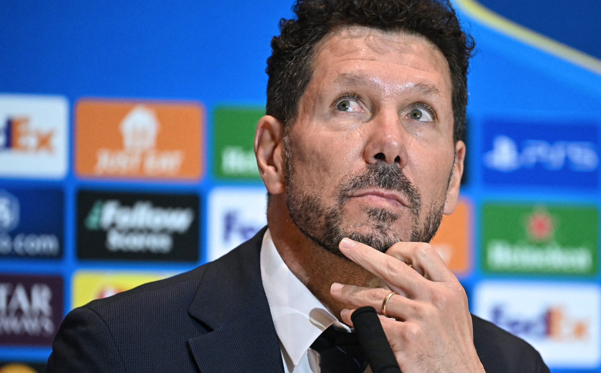 Ξέσπασε ο Σιμεόνε, μετά το ακυρωθέν πέναλτι του Άλβαρες και έβαλε τα γέλια! (vid)