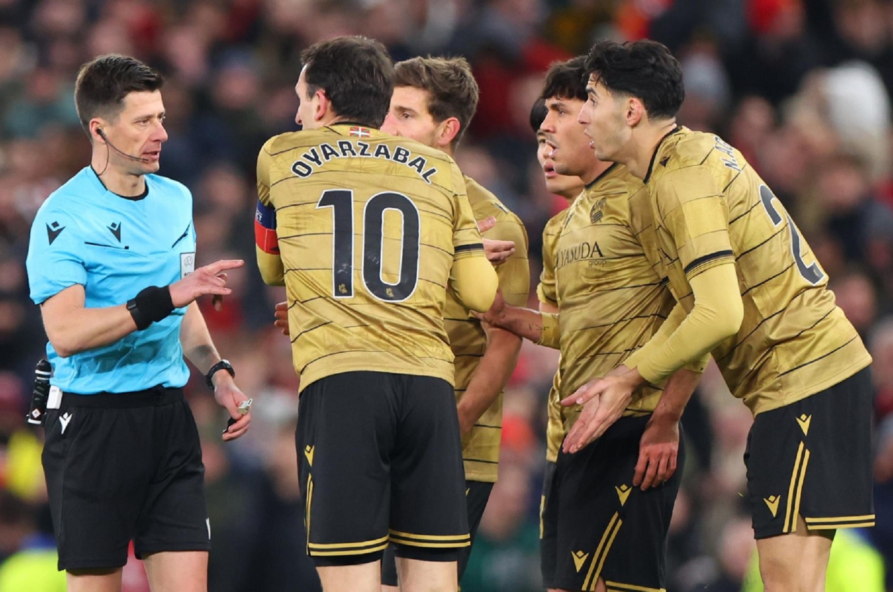 «Βράζουν» στη Σοσιεδάδ για τη διαιτησία κόντρα στην Γιουνάιτεντ: «Ο Διάβολος ήταν ντυμένος στα μπλε»