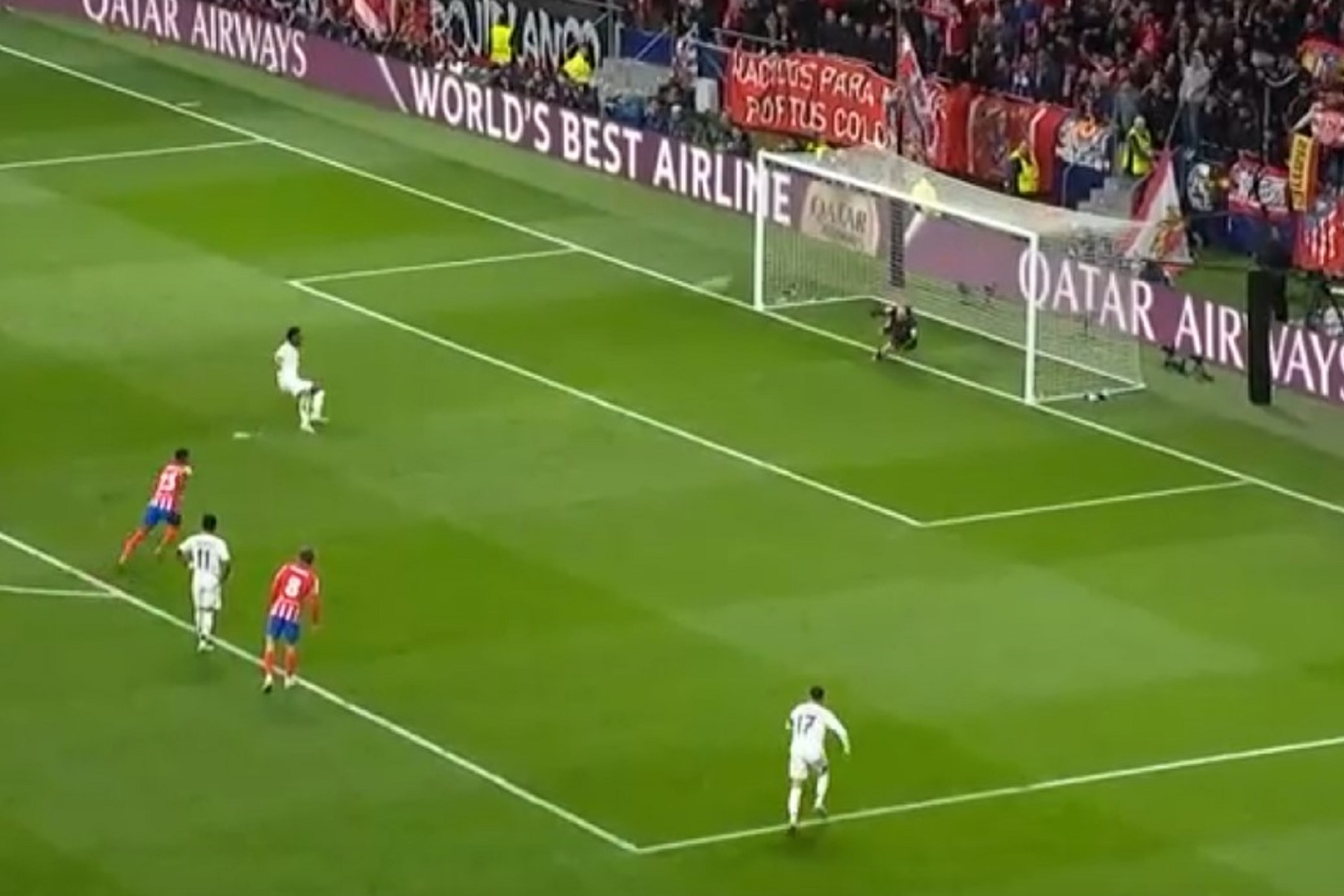 Κέρδισε πέναλτι ο Μπάπε, το έστειλε στον… Θεό ο Βινίσιους! (vid)