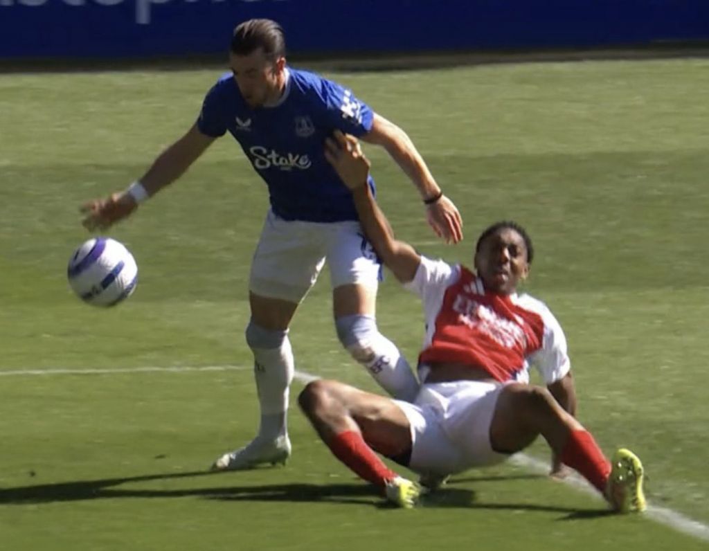 Πέναλτι για «κλάματα» – Έξαλλοι στην Άρσεναλ με την απόφαση (vid)