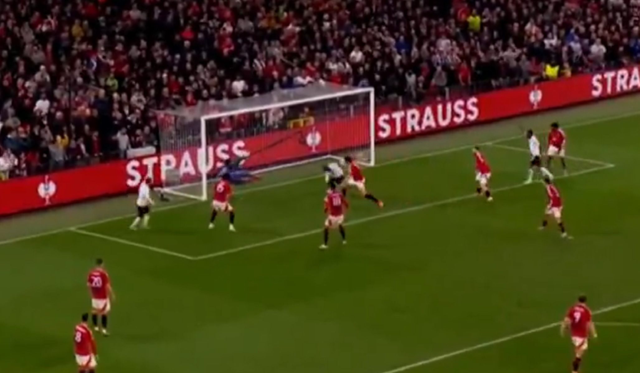 Η Λιόν σόκαρε τη Γιουνάιτεντ – Παράταση στο Ολντ Τράφορντ (vid)