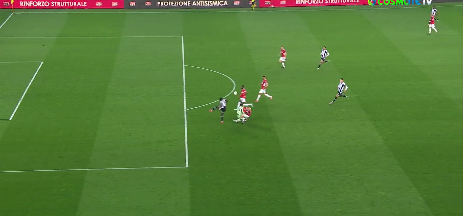 Ουντινέζε εναντίον Μίλαν: Στιγμές αγωνίας για τον Μενιάν μετά τον σοκαριστικό του τραυματισμό! (vid)