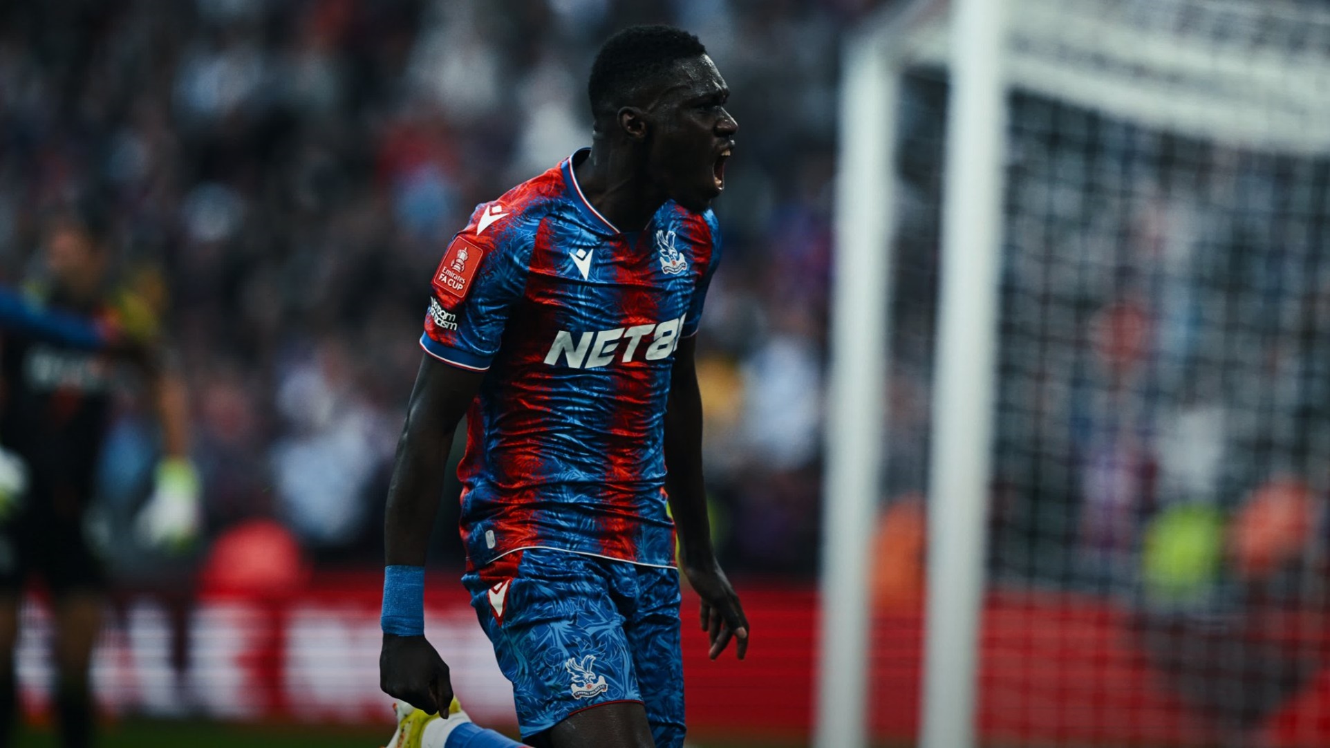 Η Κρίσταλ Πάλας κατατρόπωσε την «αστεράτη» Βίλα και πάει να γράψει ιστορία! (vids)