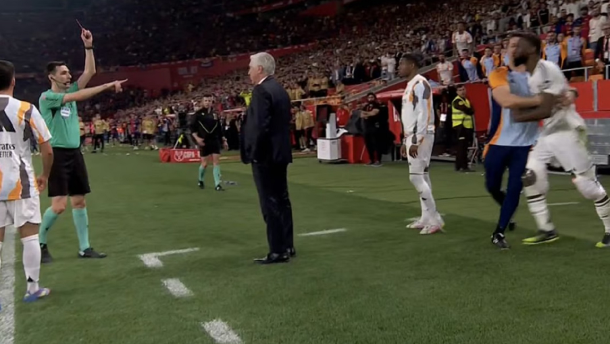 Τρεις κόκκινες κάρτες που κοστίζουν ακριβά στη «Βασίλισσα»