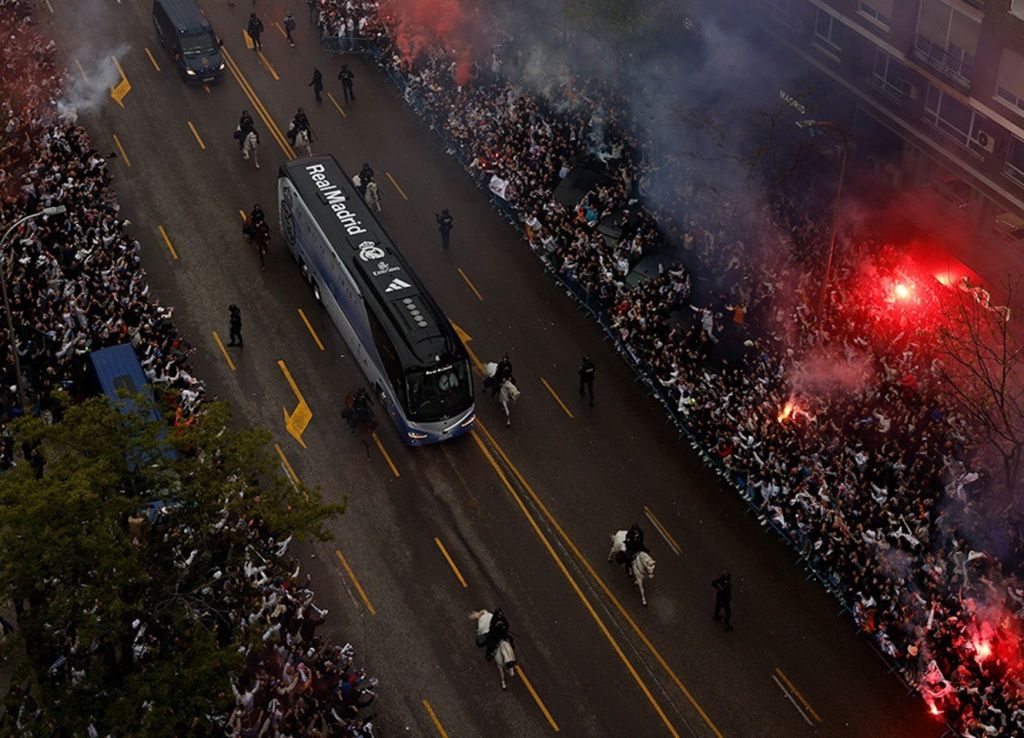 Χαμός στους δρόμους της Μαδρίτης: Χιλιάδες φίλοι της Ρεάλ ζητάνε την ανατροπή! (vid)