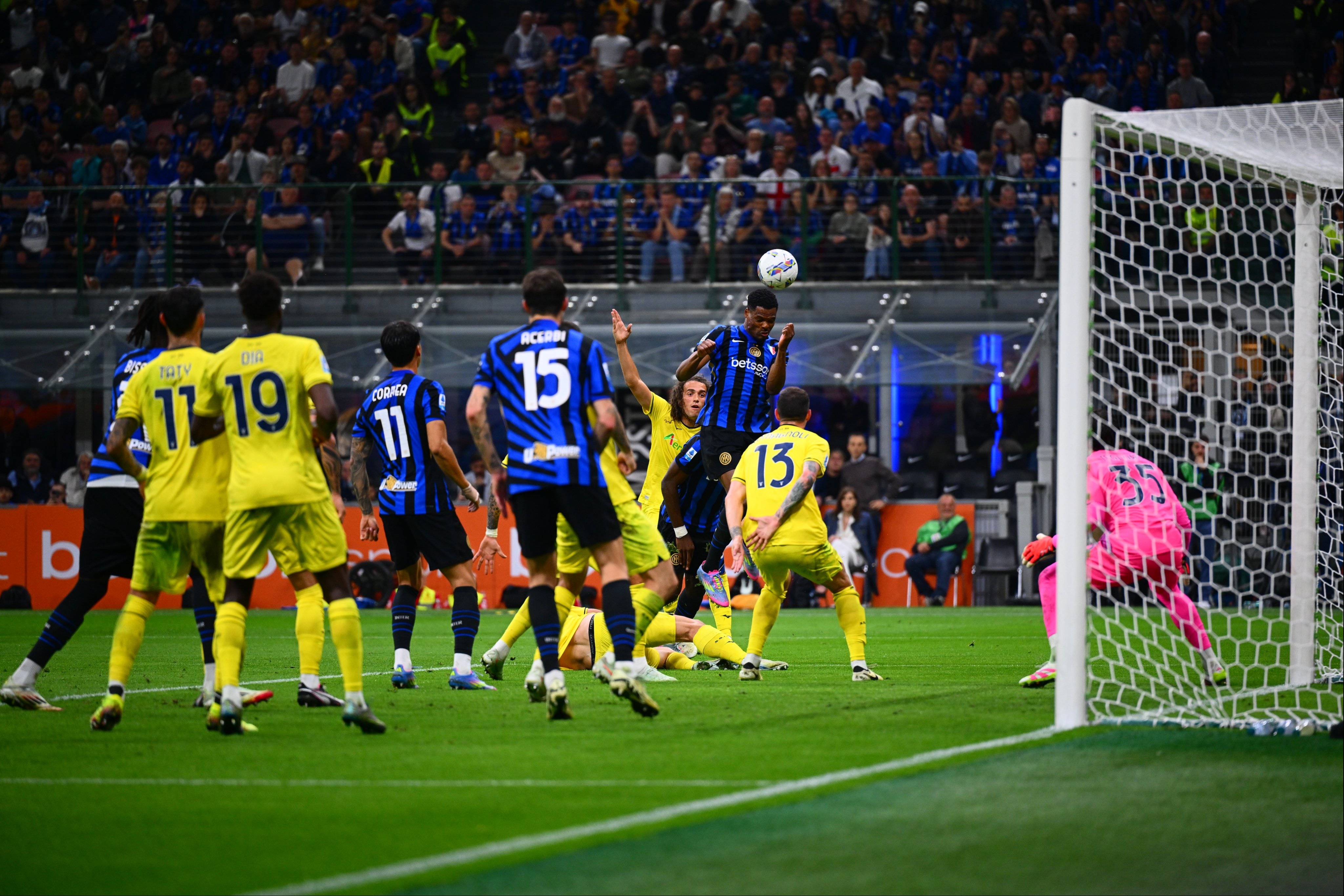 Η Ίντερ πάει να χάσει το πιο ΤΡΕΛΟ της πρωτάθλημα! (vid)