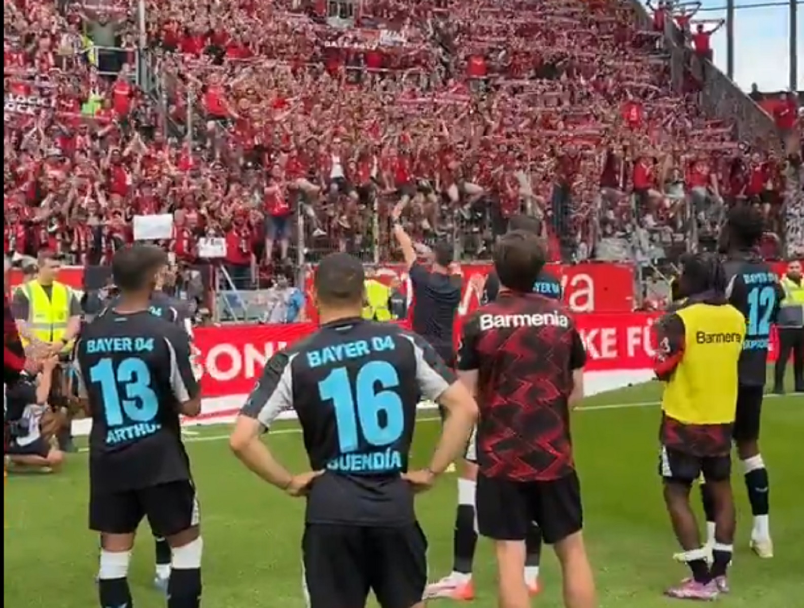 Μαγικό αντίο των οπαδών της Λεβερκούζεν στον Τσάμπι Αλόνσο (vid)