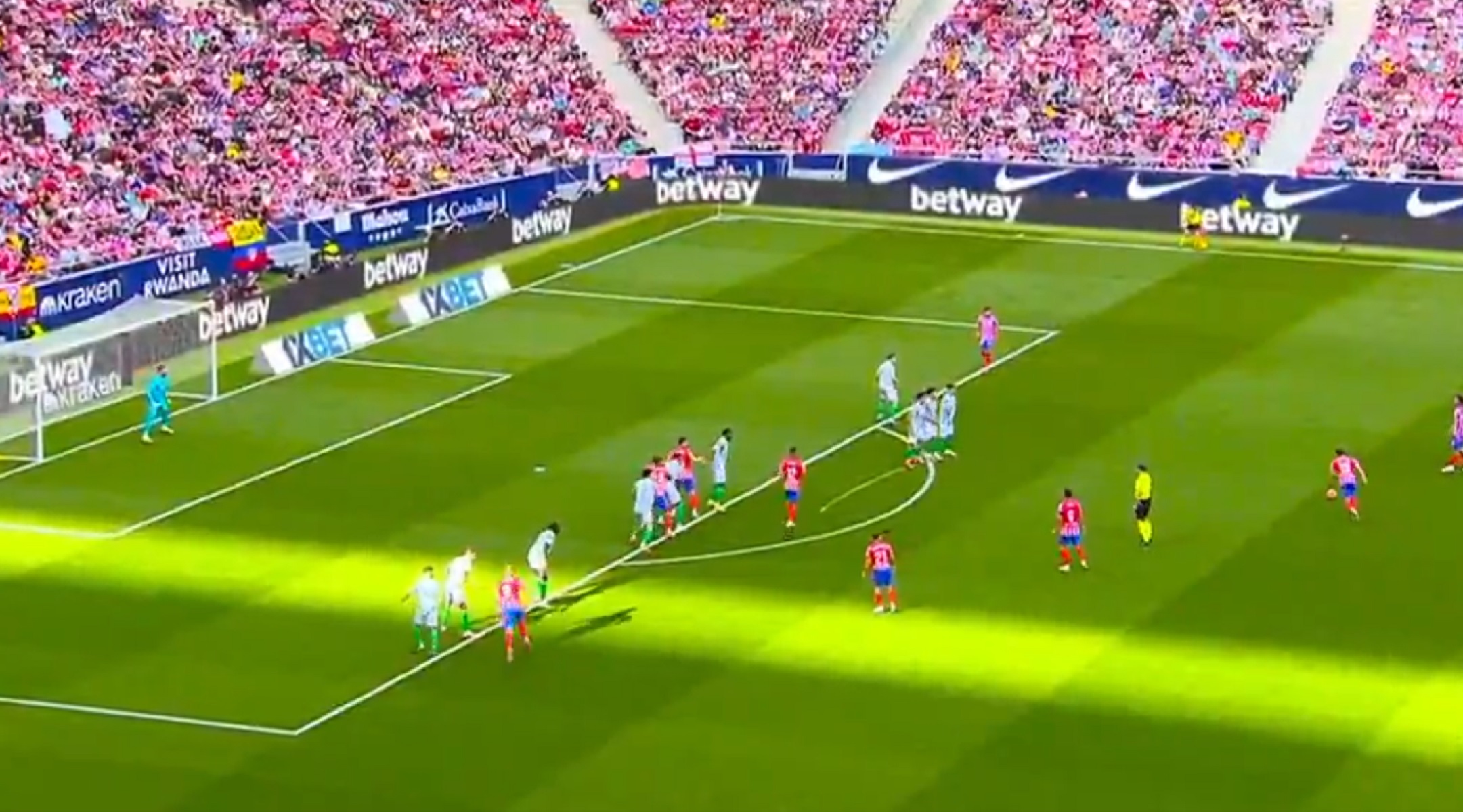 Φαουλάρα… υπερθέαμα του Χούλιαν Άλβαρεζ στο Ατλέτικο – Μπέτις (vid)