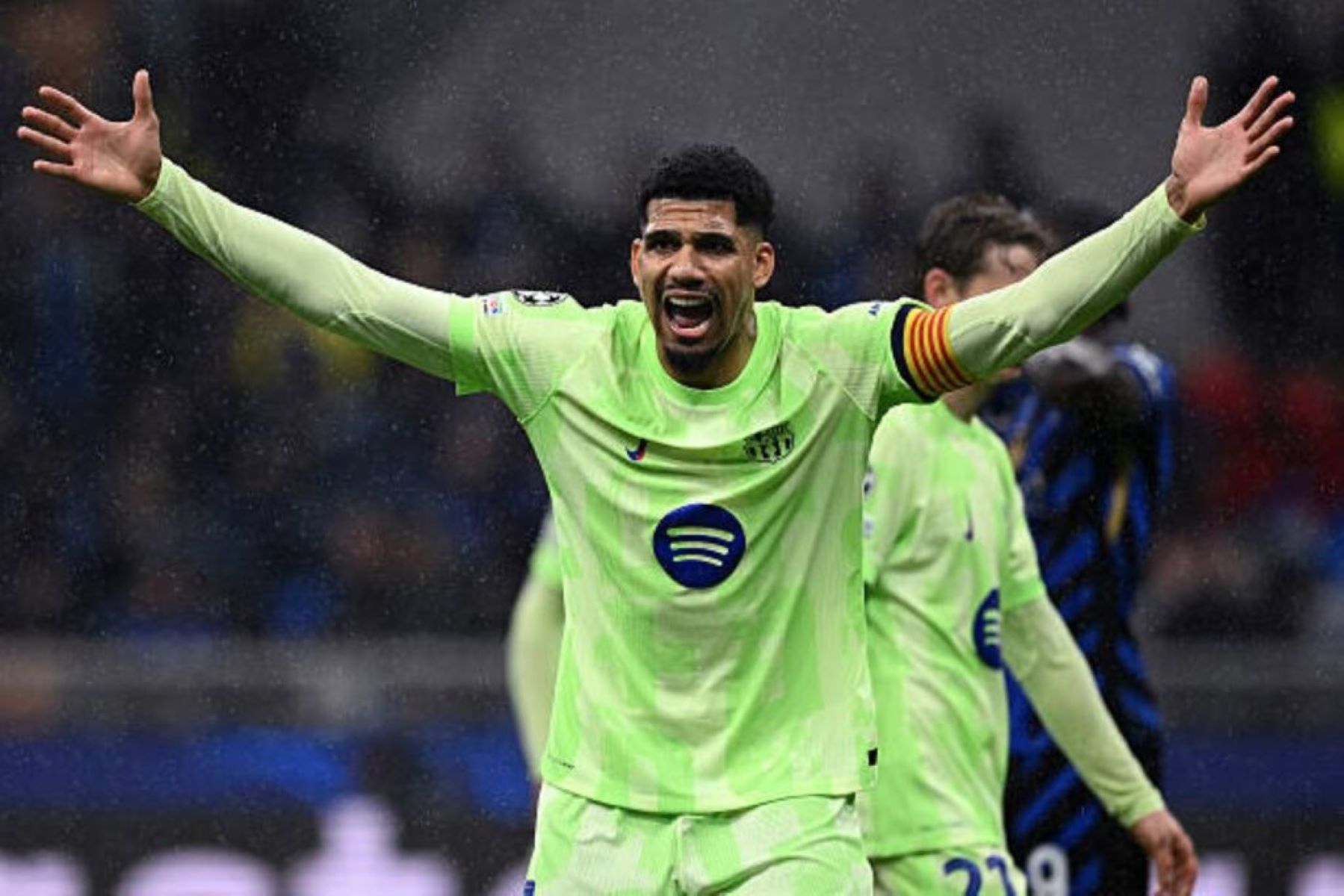 Τα τρία μεγαθήρια που διεκδικούν τον Αραούχο της Μπαρτσελόνα