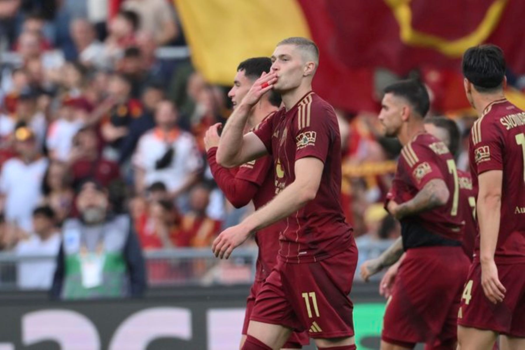 Τρένο η Ρόμα, πάτησε τη Φιορεντίνα και συνέχισε τη μάχη για το σεντόνι (vid)