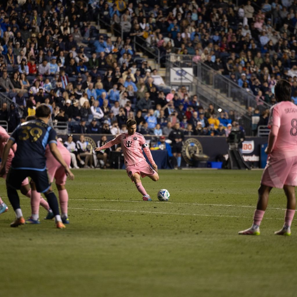 ΓΚΟΛΑΡΑ του Μέσι με απευθείας εκτέλεση φάουλ – Μας… τρέλανε (vid)