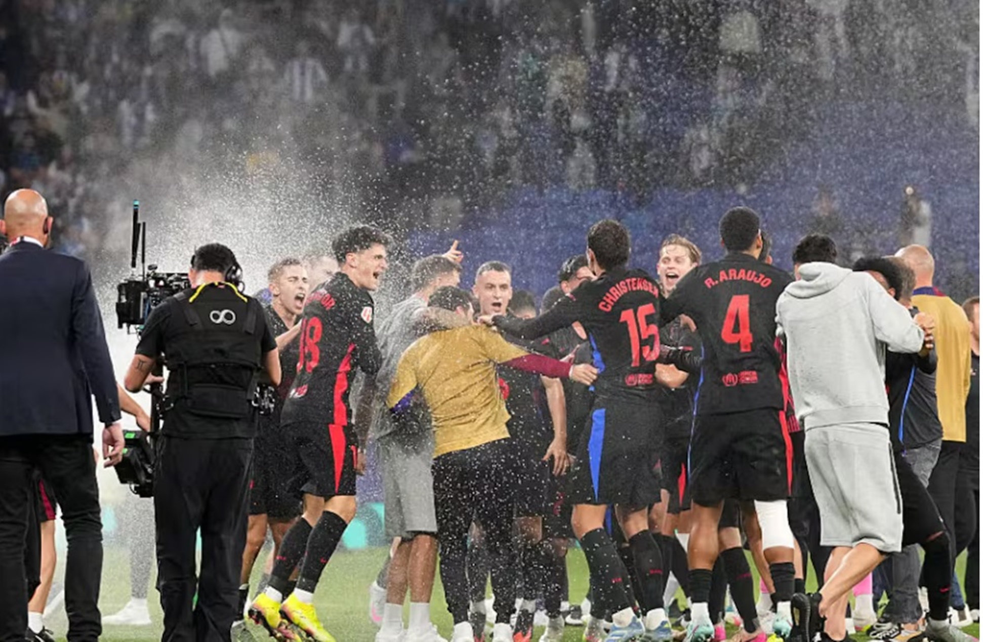 Διδάσκει πολιτισμό η Βιγιαρεάλ – Τιμάνε την πρωταθλήτρια Μπαρτσελόνα (pic)