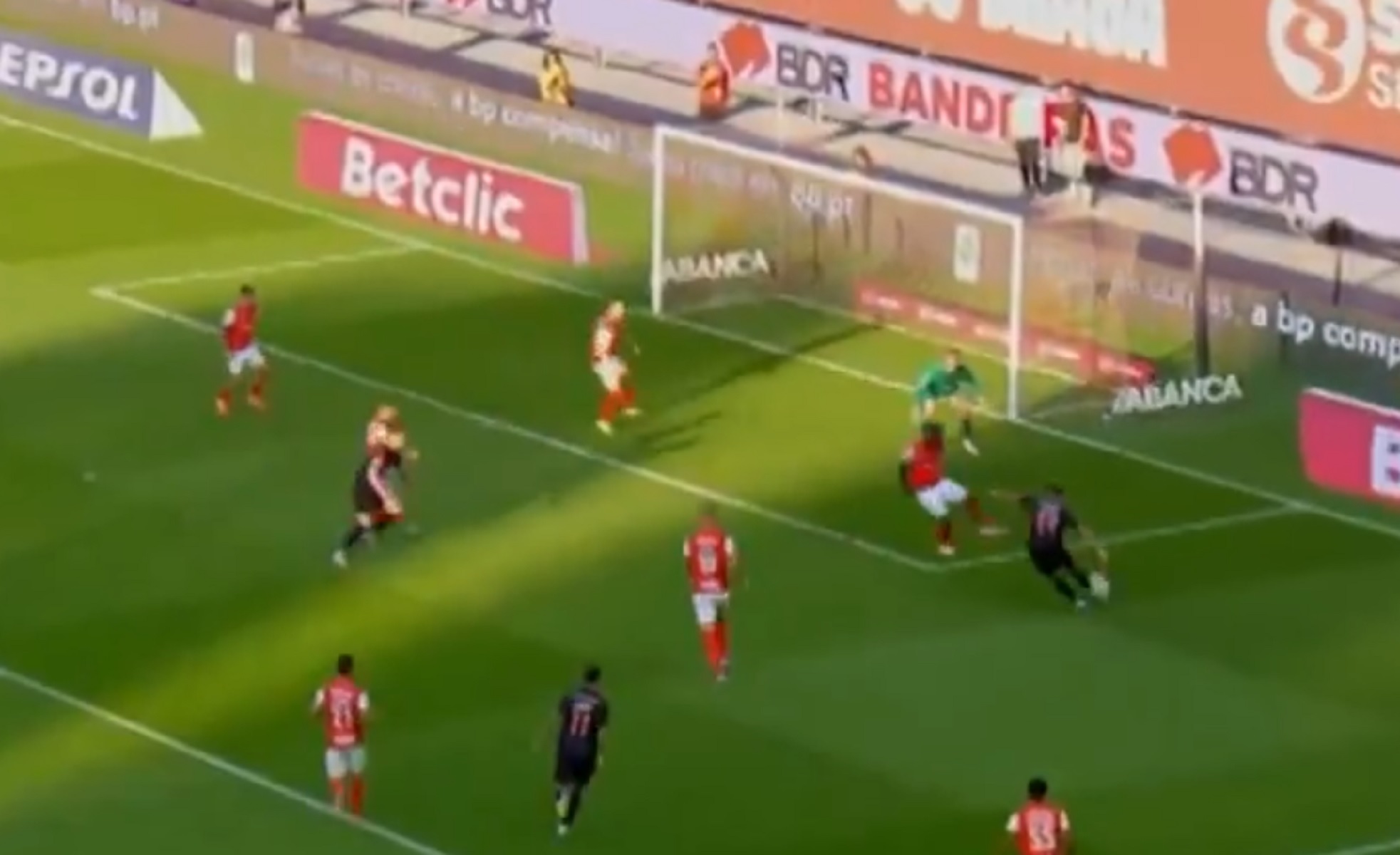 O Παυλίδης… μάτωσε τα δίχτυα της Μπράγκα (vid)