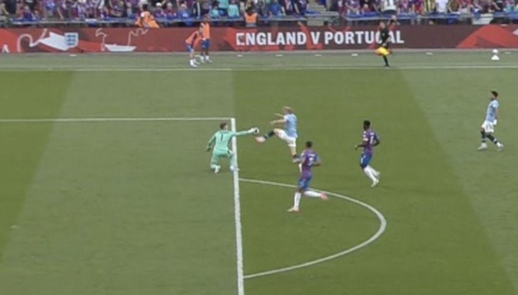 Διαιτητής και VAR αδίκησαν τη Σίτι – Καθαρή παράβαση του Χέντερσον (vid)