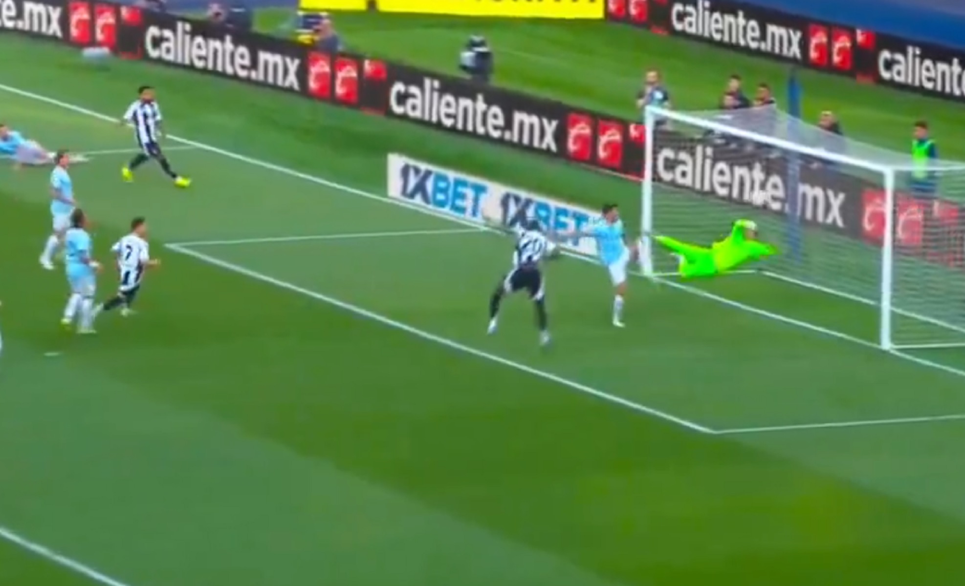 O Κολο Μουανί νικά… στο όριο τον ιπτάμενο Μανδά (vid)