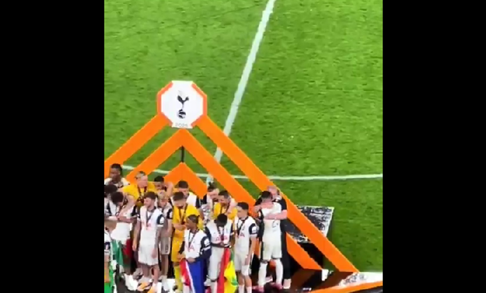 Οι παίκτες της Τότεναμ λατρεύουν τον Ποστέκογλου και το έδειξαν! (vid)