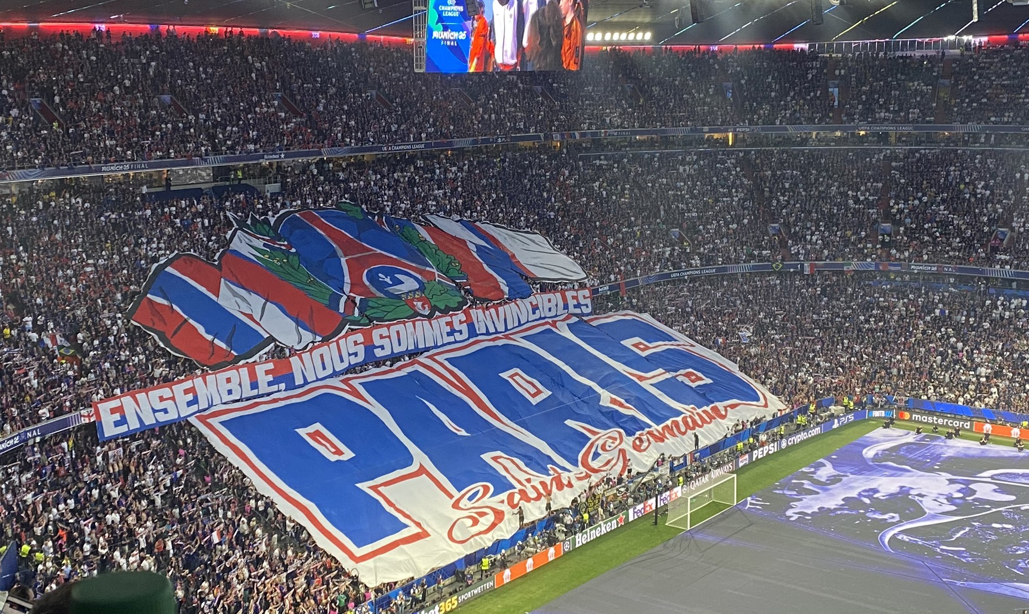 Champions League: Ακραίο κορεό από τους οπαδούς της Παρί Σεν Ζερμέν! (vid)