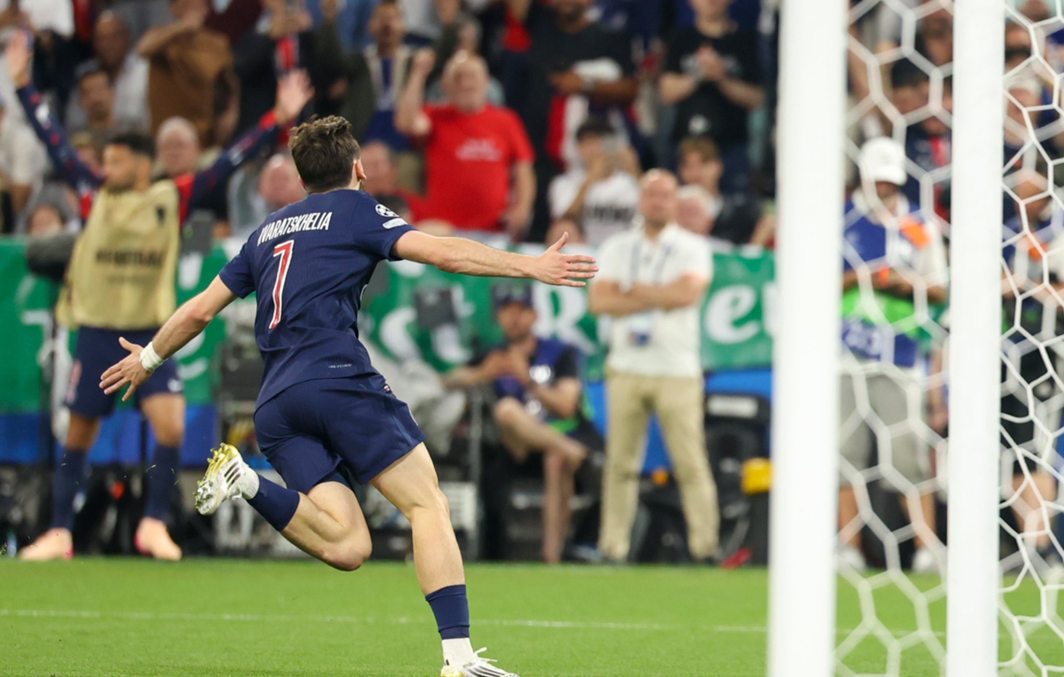 Πράγματα και θαύματα από τον Ντουέ και την Παρί! (vids)