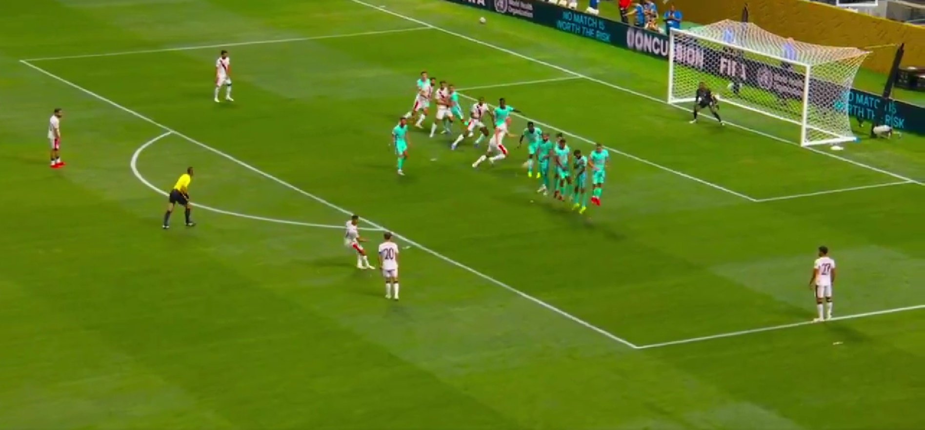 Η ταλεντάρα της Σίτι την είδε… Μέσι και έβαλε απίθανο φάουλ! (vid)