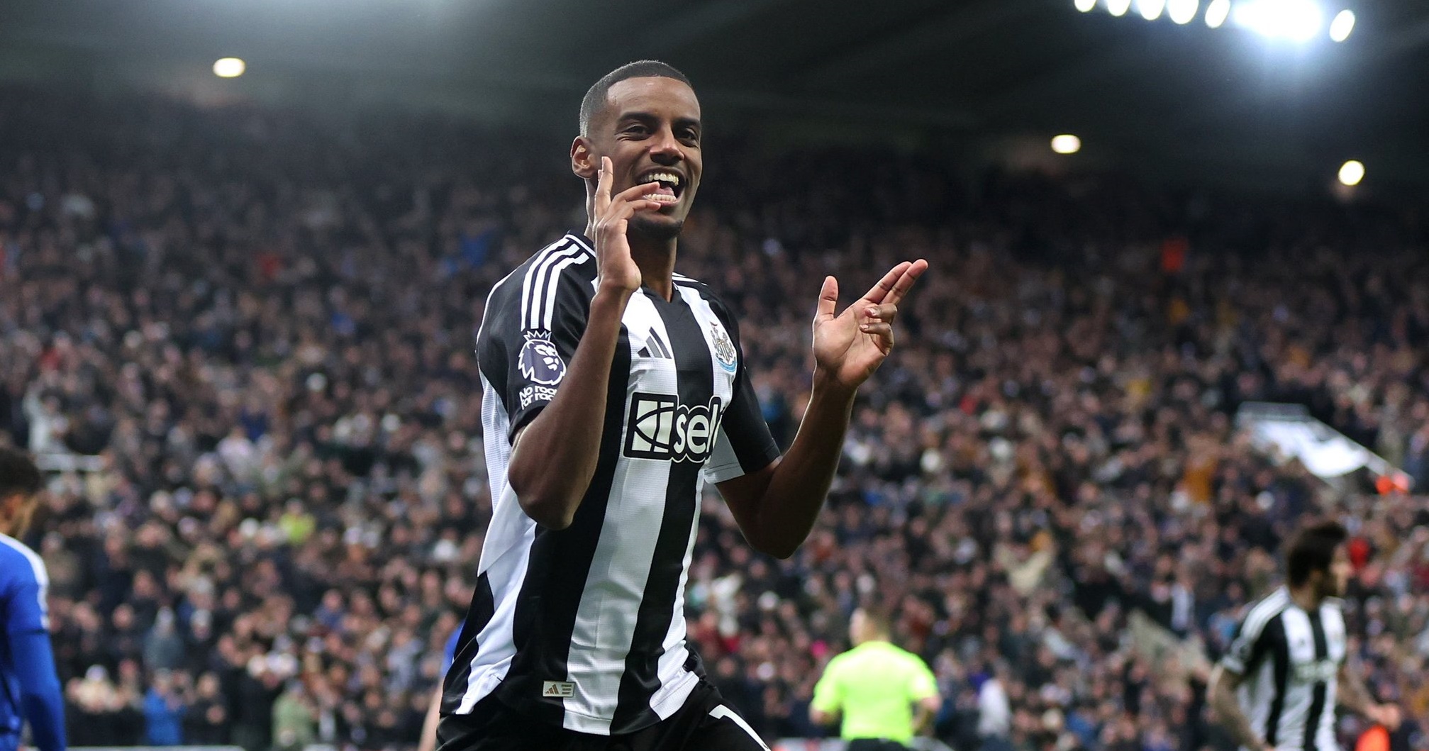 Μίσος στο Νιούκαστλ για Ίσακ: Καίνε φανέλες του Σουηδού (vid)