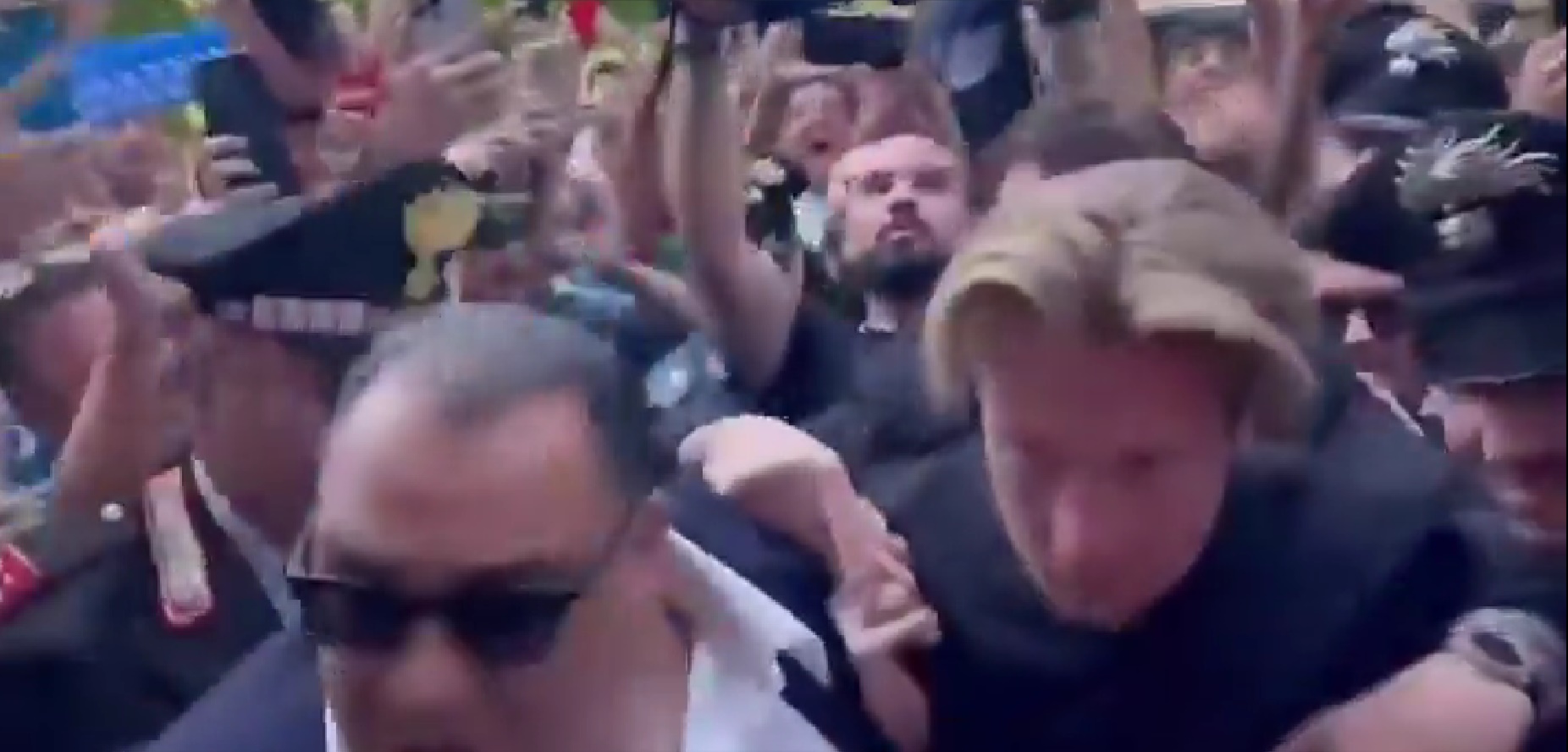 O κακός χαμός στη Νάπολη για τον Ντε Μπρούιν: Εποχές… Μαραντόνα θύμισε η υποδοχή του! (vids)