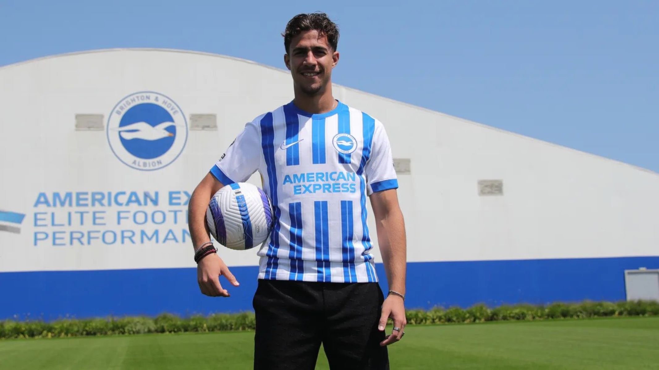 Κωστούλας: «Αυτός είναι το πρότυπό μου – Όνειρο να παίζεις στην Αγγλία»