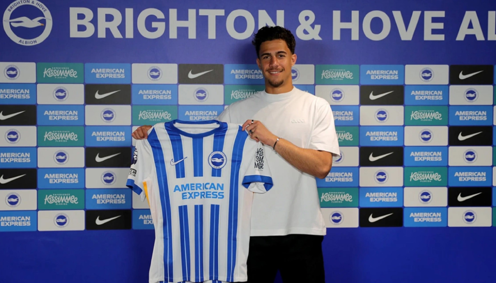 ΕΠΙΣΗΜΟ: Ποδοσφαιριστής της Μπράιτον ο Μπάμπης Κωστούλας