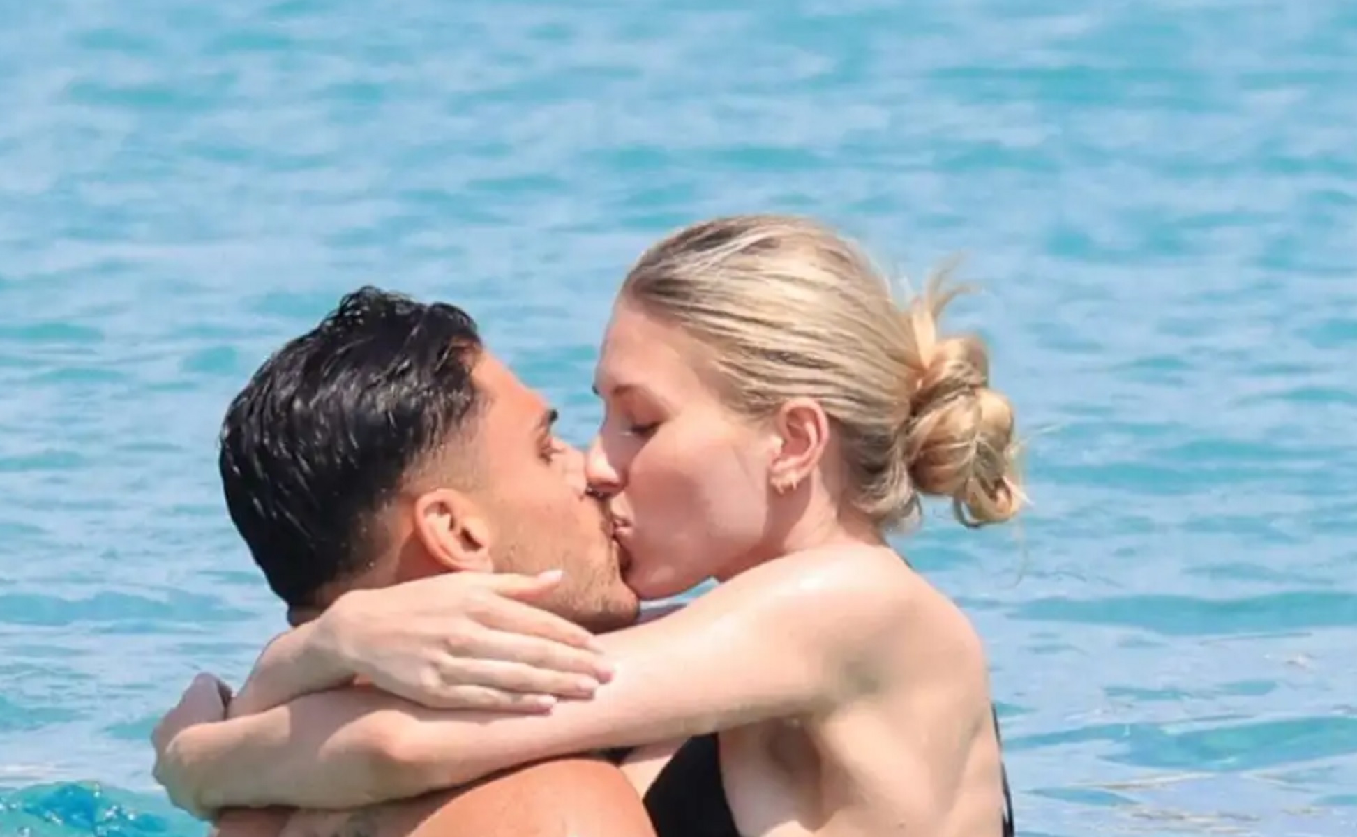 Ο Μαυροπάνος διακοπάρει στη Μύκονο μαζί με την «καυτή» Λίνα Σβένγκερ (pics)