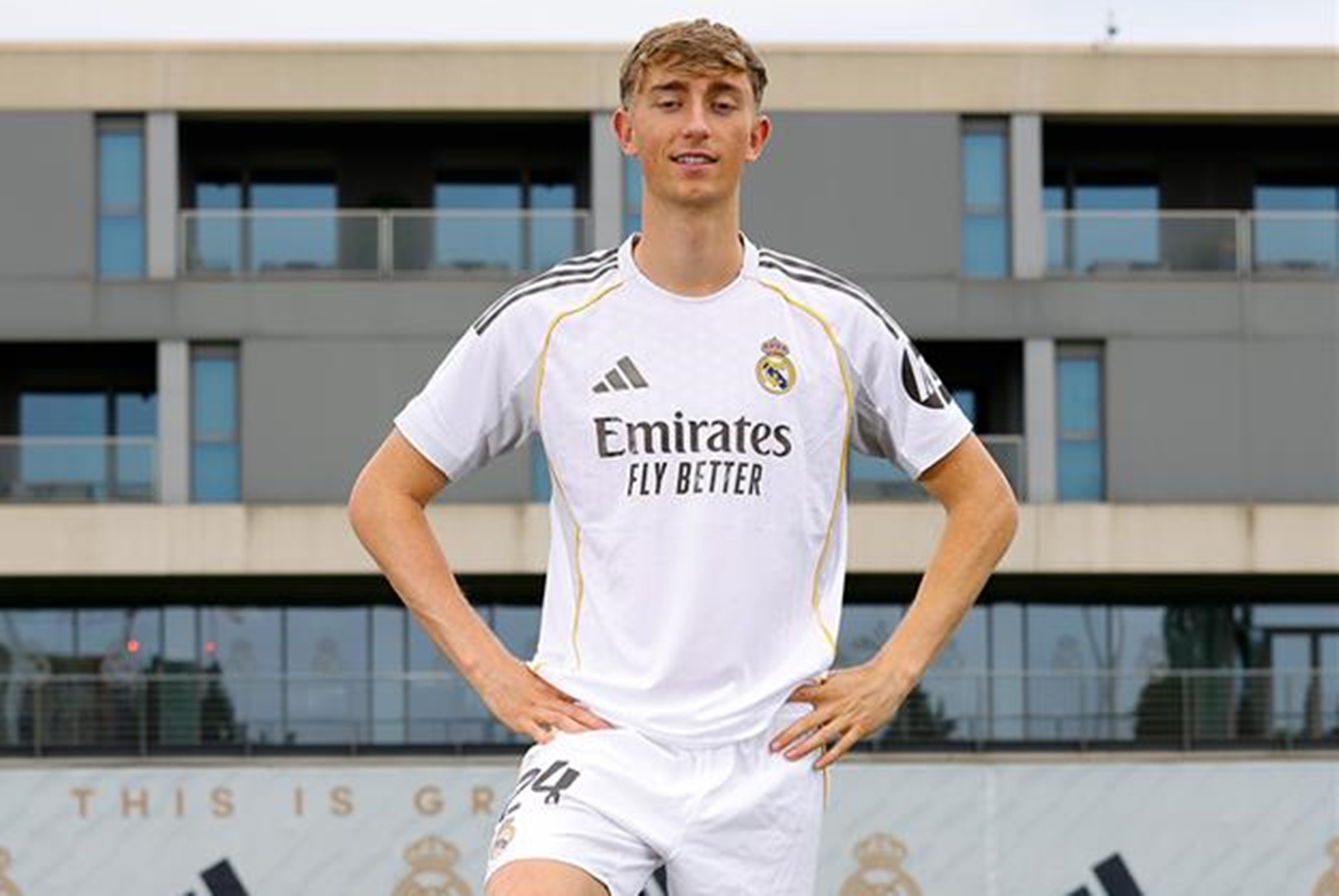 Η Ρεάλ Μαδρίτης έκανε το μεγαλύτερο…flex για να νιώσει η Μπαρτσελόνα μικρή μπροστά της! (pic)