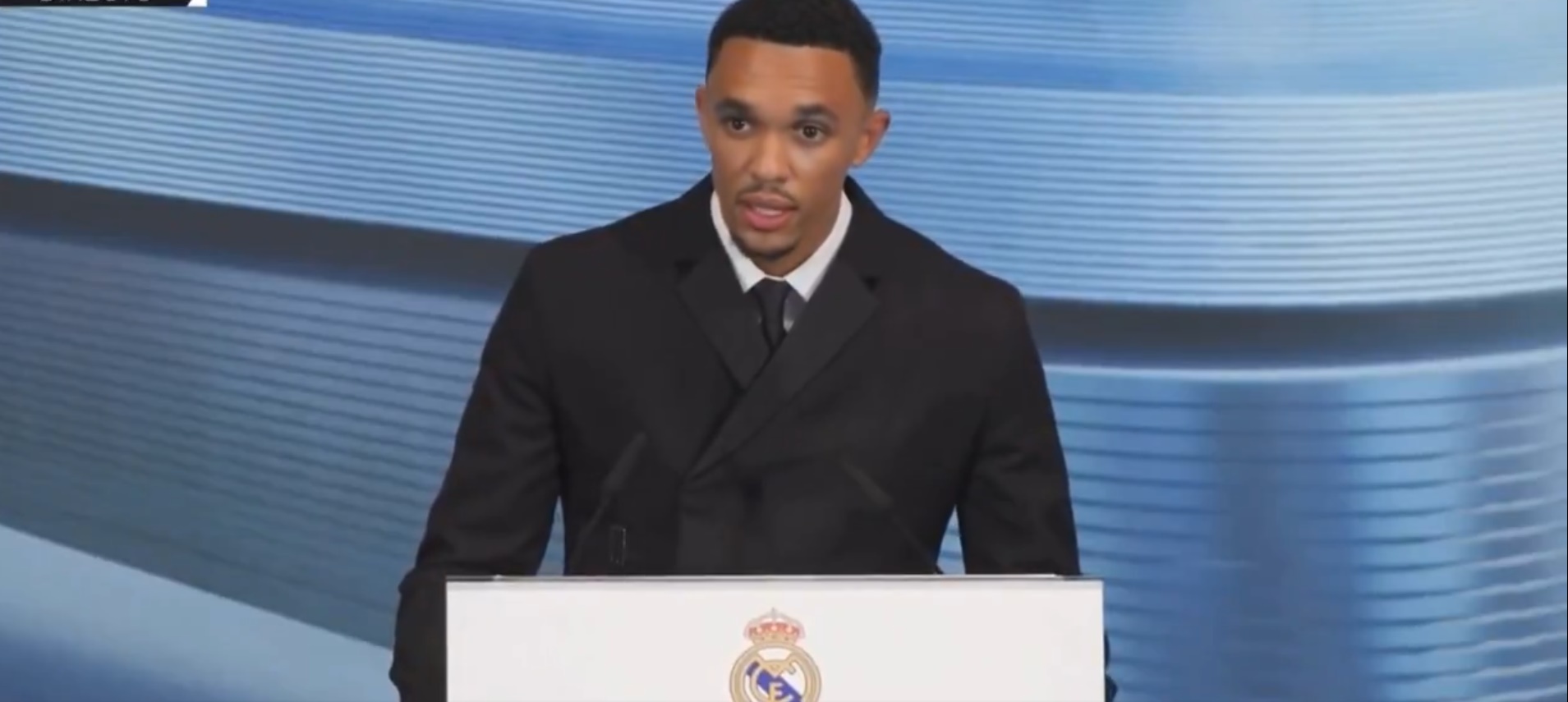 «Βράζουν» οι φίλοι της Λίβερπουλ με τις δηλώσεις του Άρνολντ σε άπταιστα ισπανικά! (vid)