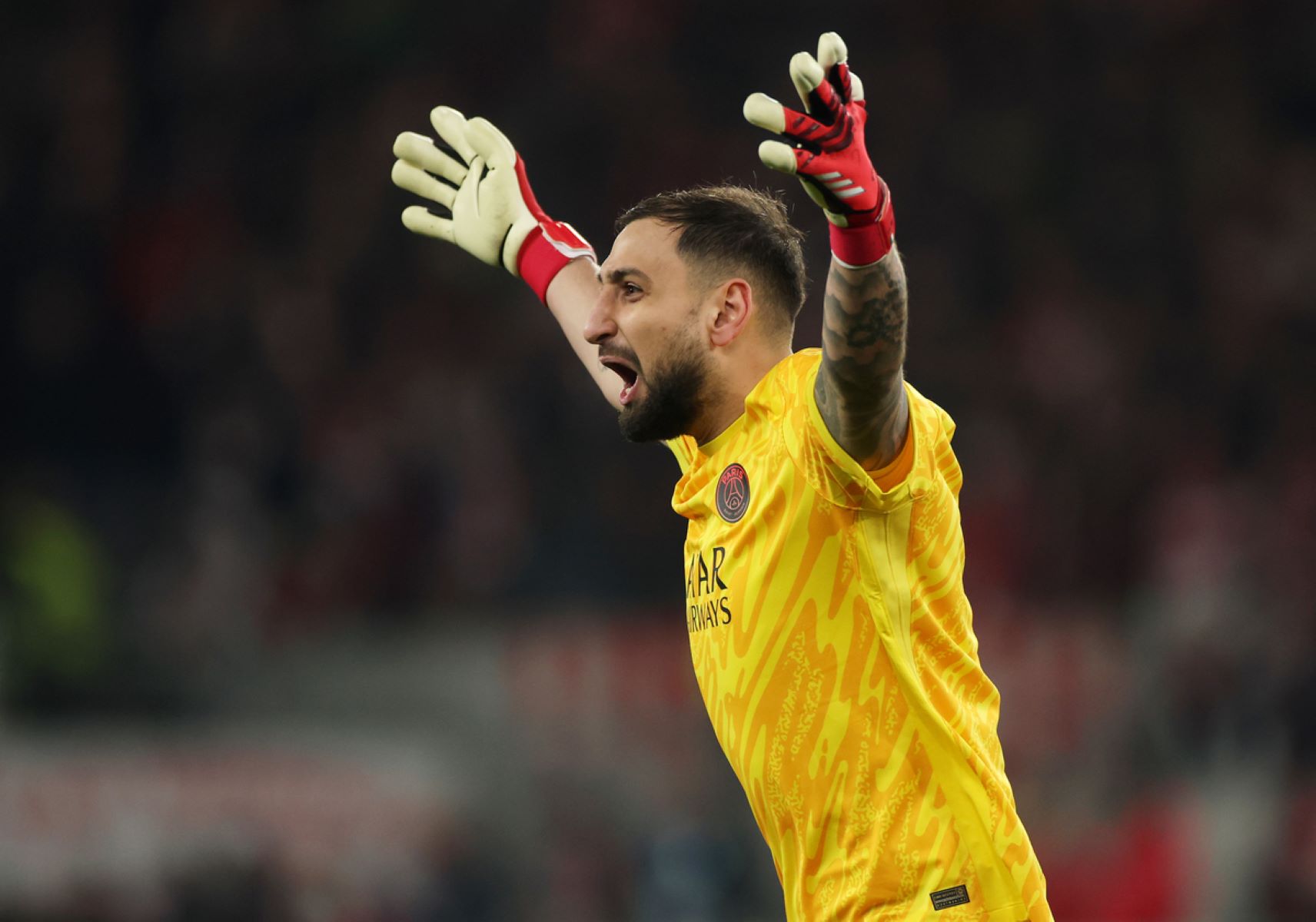 Mάχη για τον Ντοναρούμα – Τρία μεγαθήρια φέρνουν πρόταση στην Παρί