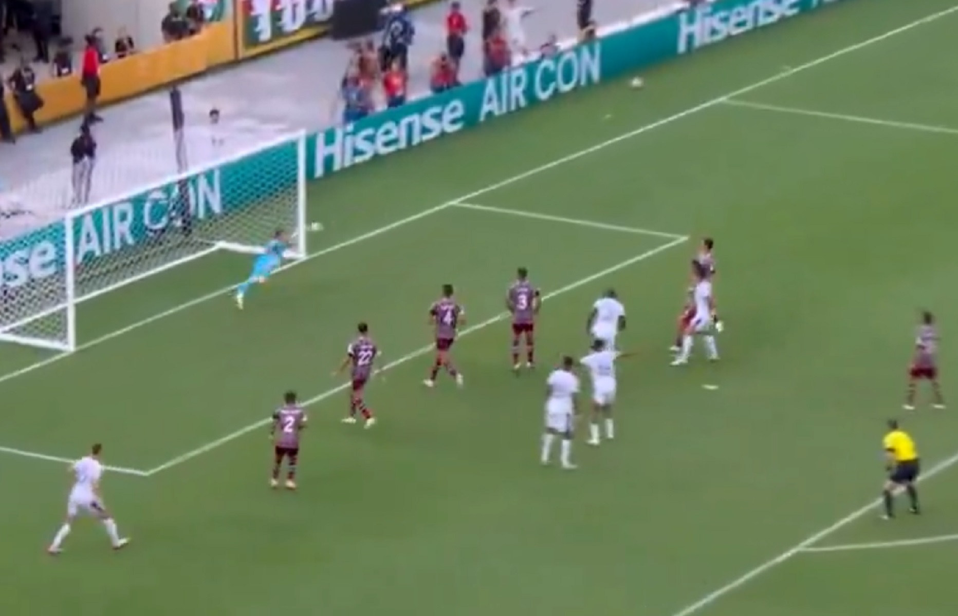 Παγκόσμιο Κύπελλο Συλλόγων: Ο 44χρονος Φάμπιο της Φλουμινένσε έκανε την απόκρουση της διοργάνωσης (vid)