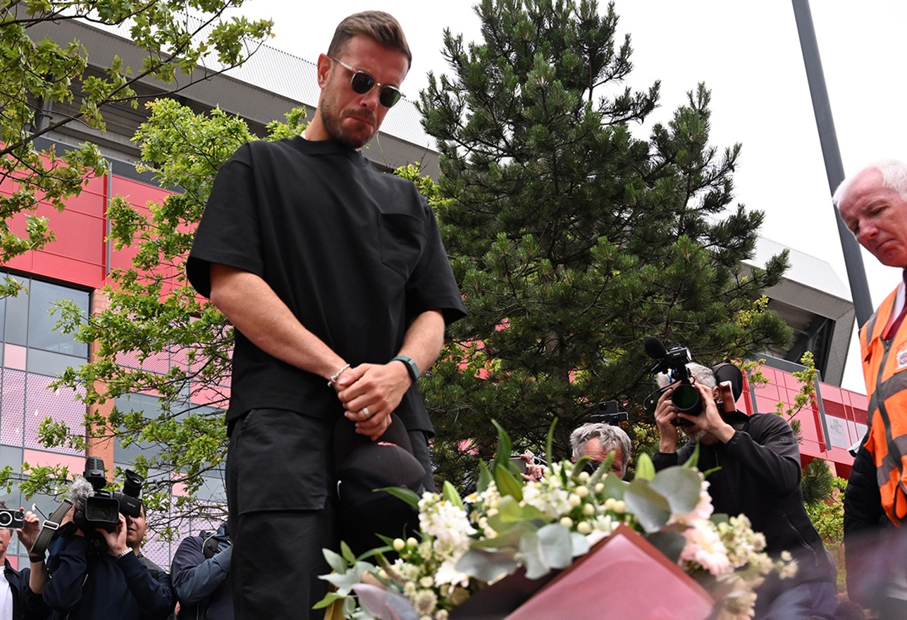 Tα δάκρυα του μεγάλου αρχηγού: Ακόμα ένας σπουδαίος τίμησε τον Ζότα (vid)