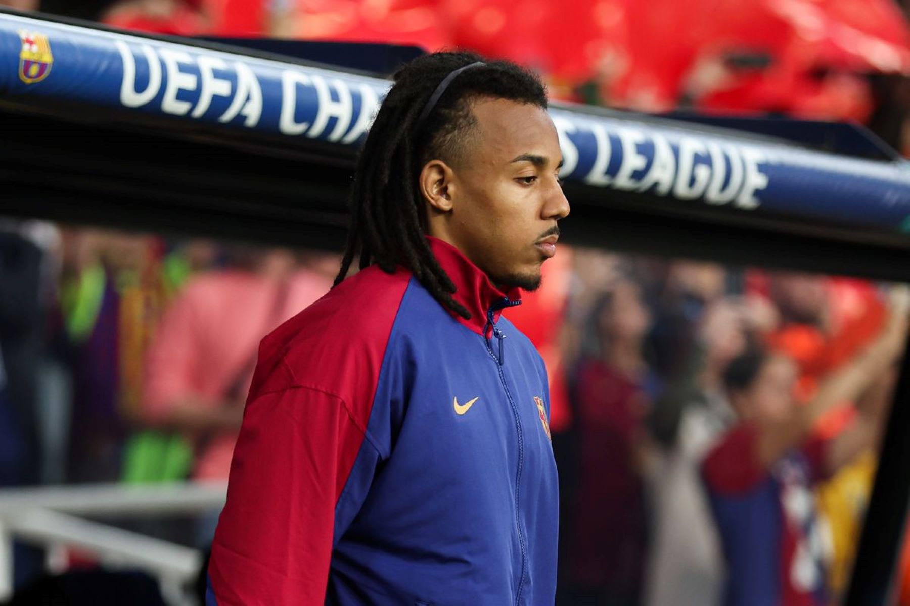 Η Μπαρτσελόνα έριξε… πόρτα στην Μάντσεστερ Σίτι για τον αμυντικό της