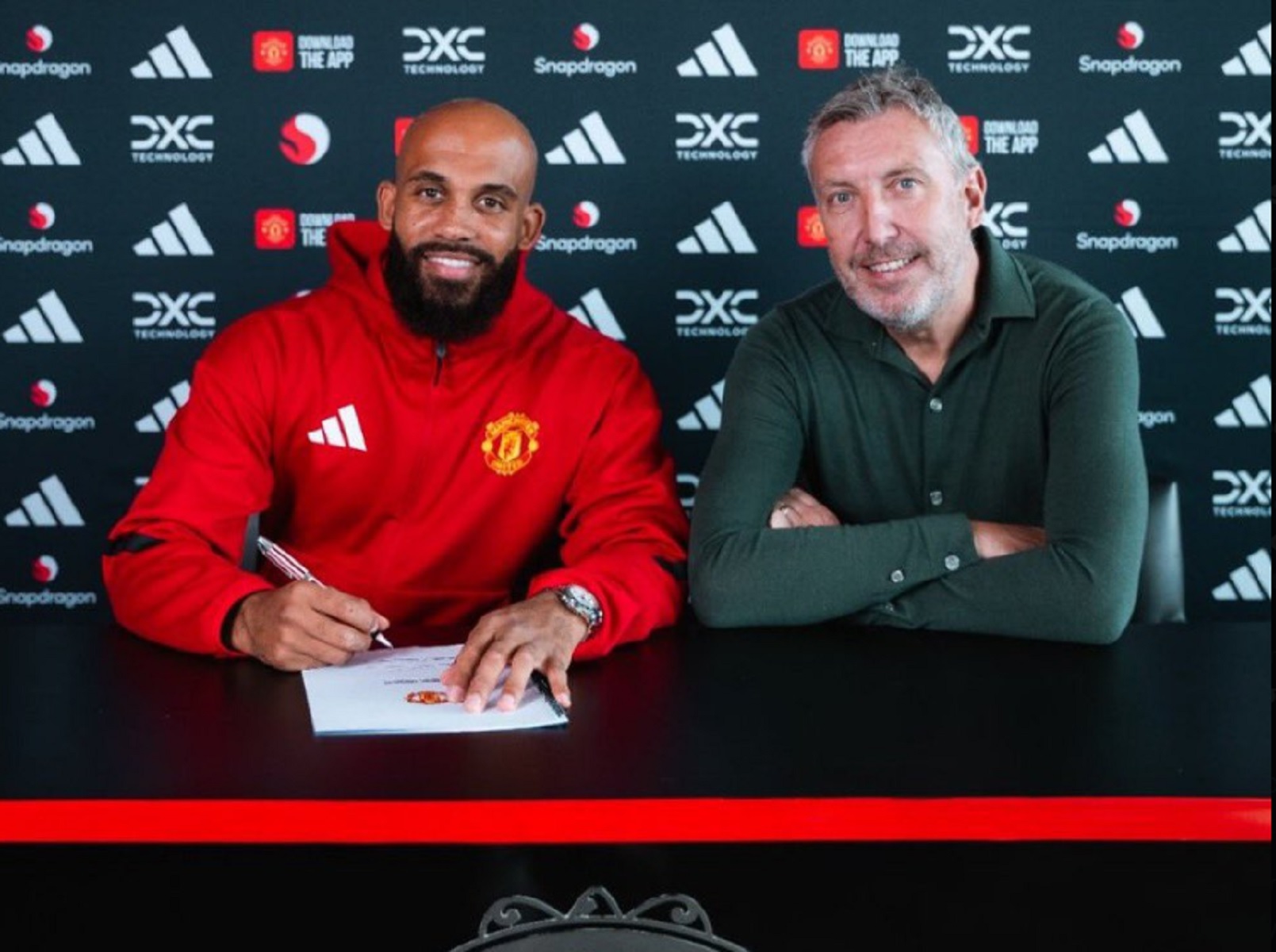 Επίσημο: Στην Μάντσεστερ Γιουνάιτεντ ο πανάκριβος Μπουεμό