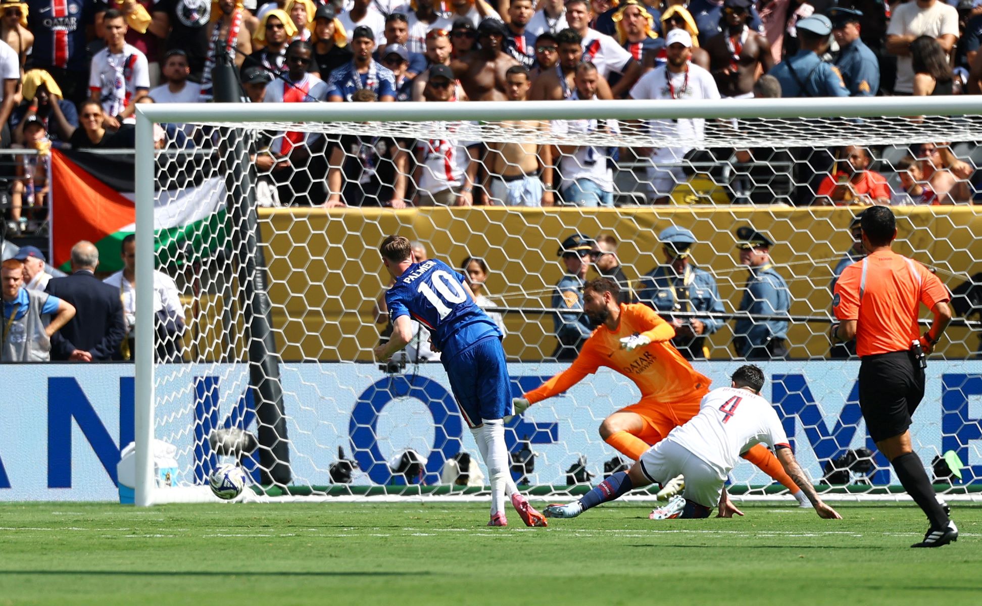 Τρελαίνει κόσμο ο Πάλμερ με τις γκολάρες του, διαλύει την Παρί (vid)