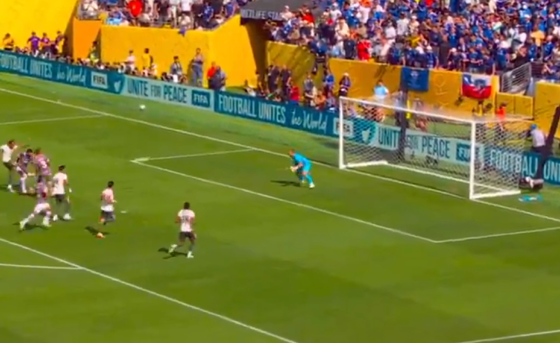 «Βομβαρδίζει» τη Φλουμινένσε ο «καυτός» Ζοάο Πέδρο (vid)