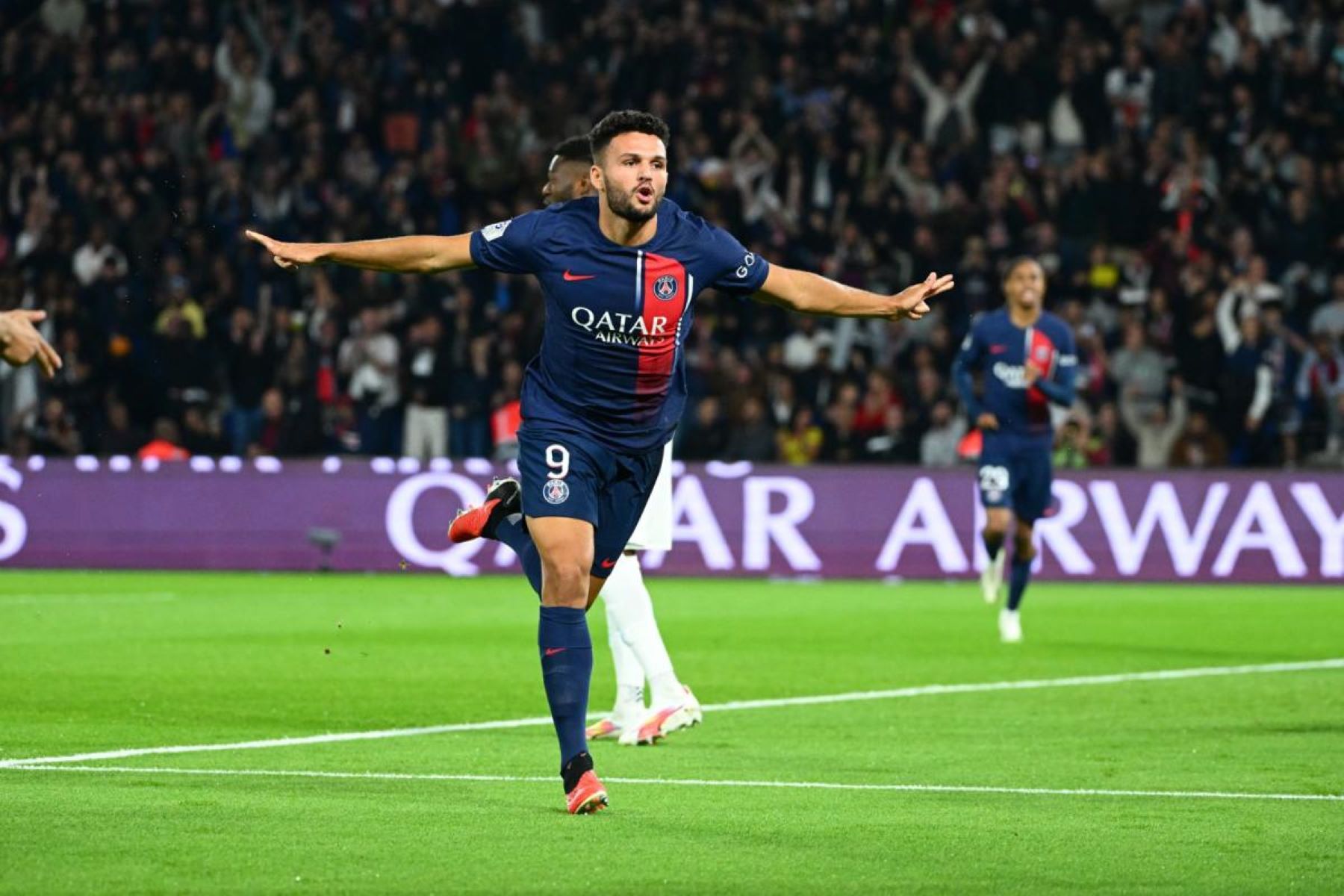 O επιθετικός που κάνει τη δουλειά σε Αλέγκρι και Μίλαν