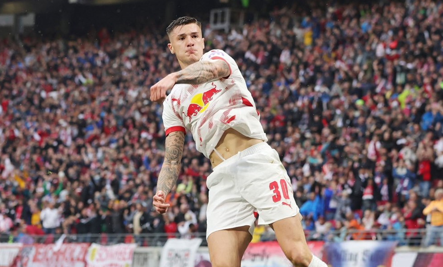 Sky Sports για Μάντσεστερ Γιουνάιτεντ: «Σε προχωρημένες επαφές με Σέσκο»