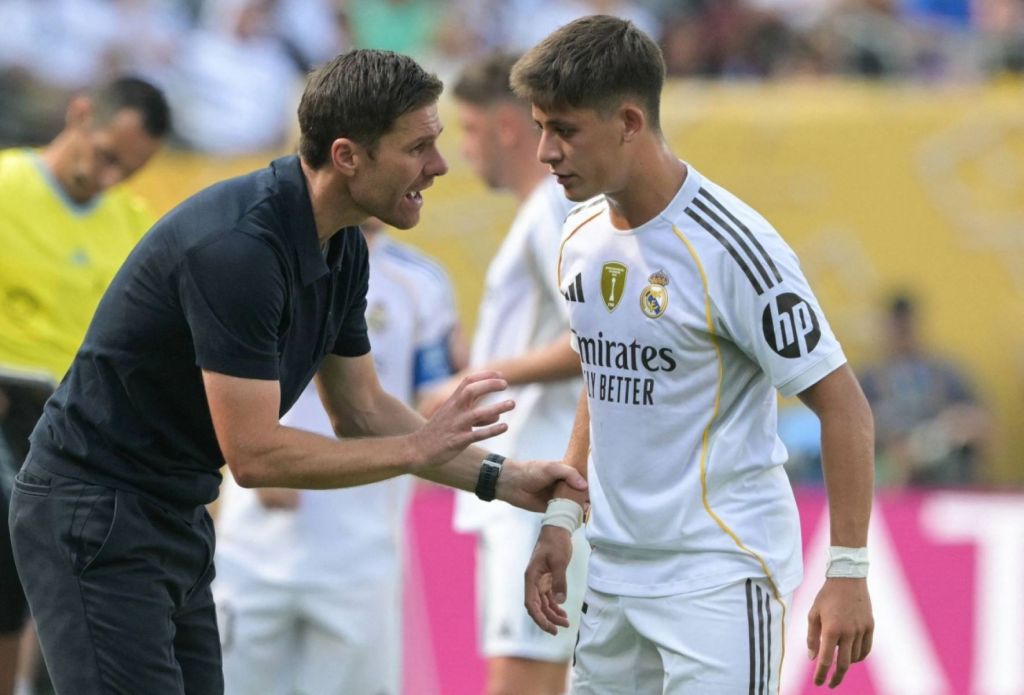 Κόντρα σε όλους ο Τσάμπι Αλόνσο: Αυτός είναι ο διάδοχος των Κρόος – Μόντριτς