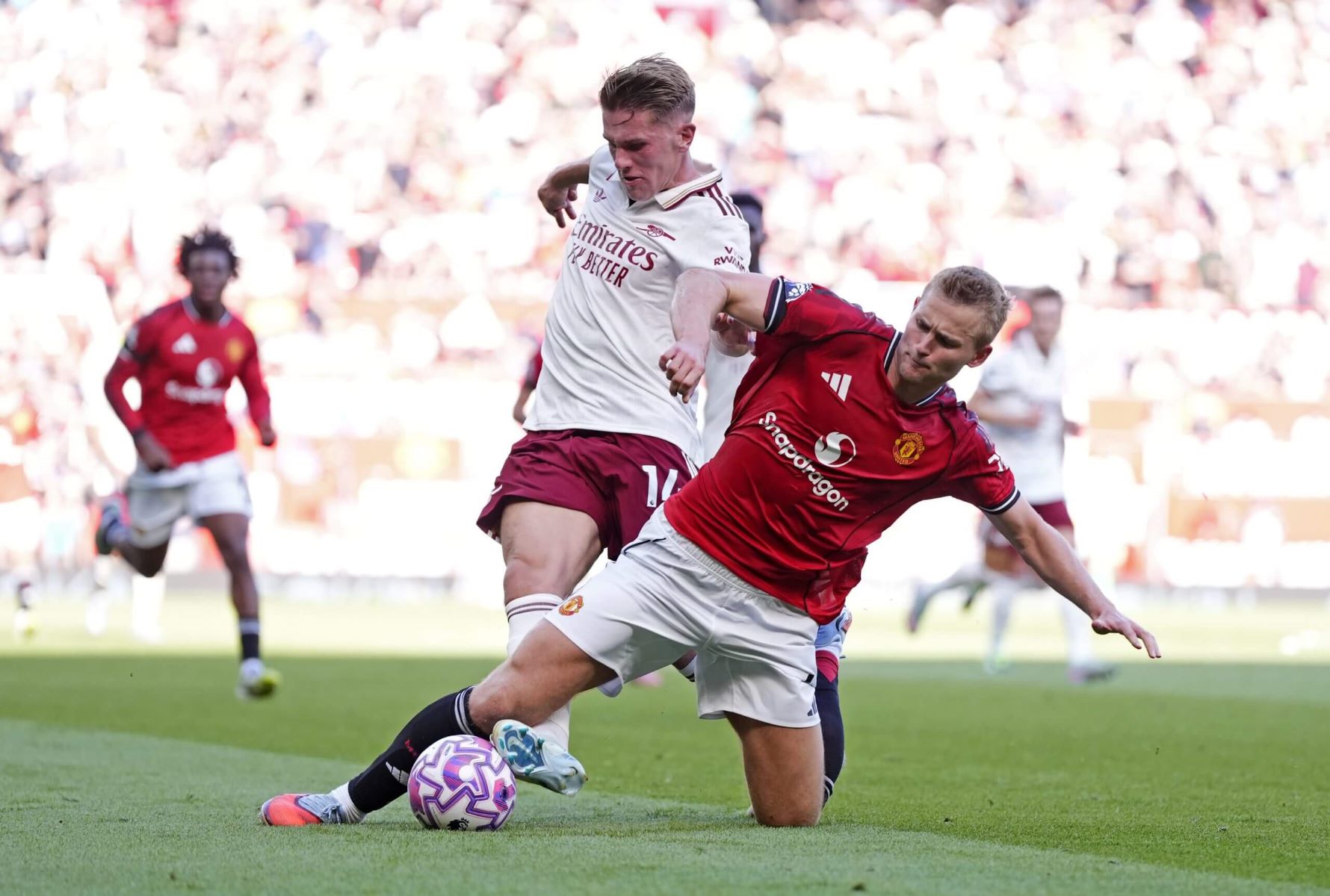 Ο Ντε Λιχτ έδειξε στον Γιόκερες το σκληρό πρόσωπο της Premier League (stats)