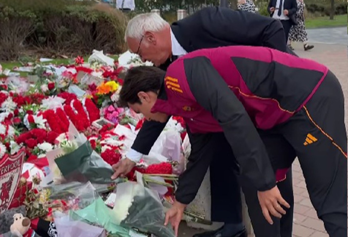 Αυτό θα πει πολιτισμός: Ο Ντιμπάλα τίμησε τη μνήμη του Ζότα! (vid)