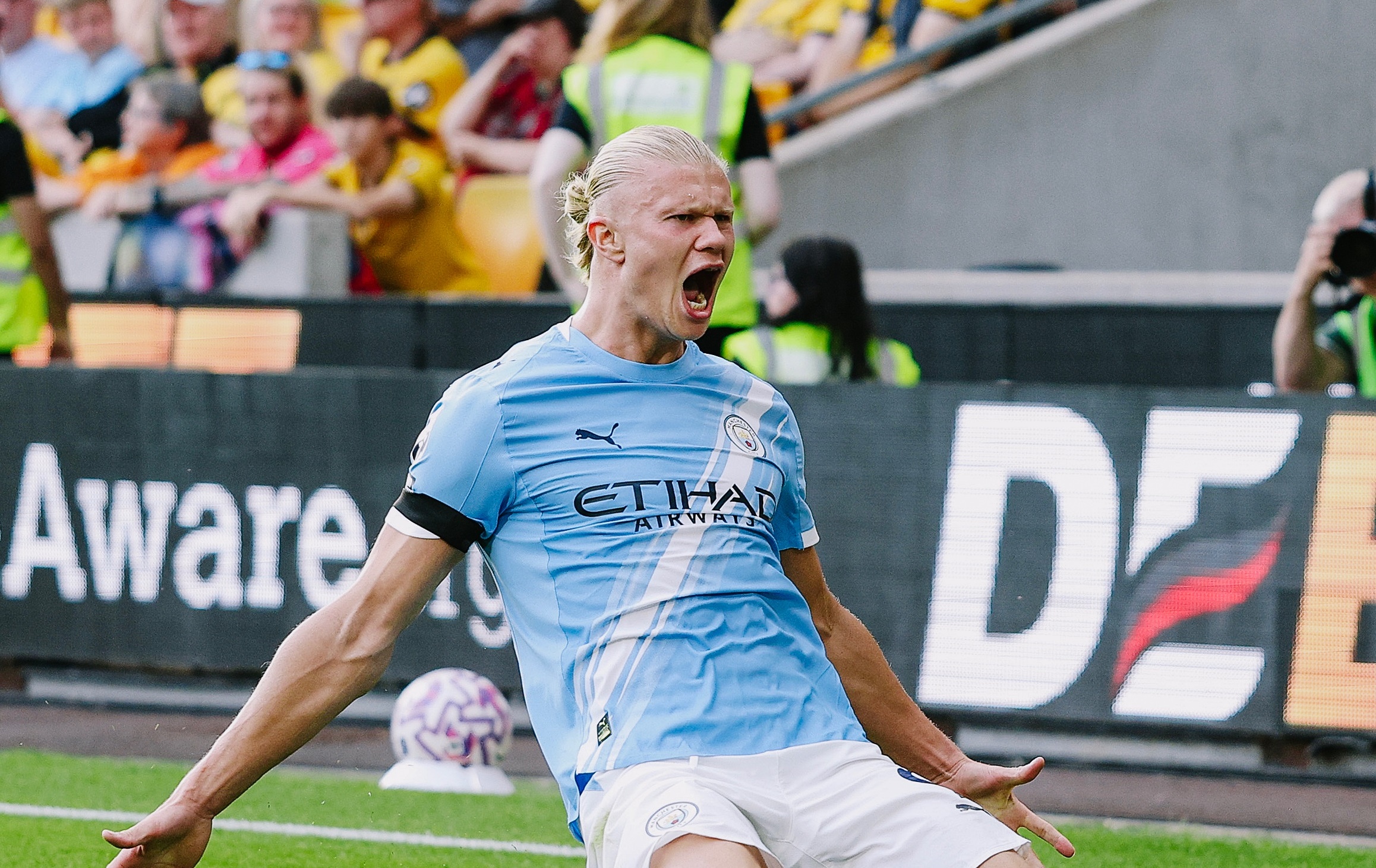 O Ρέιντερς κερναέι, ο Χάαλαντ πίνει και η Σίτι χαμογελάει! (vid)