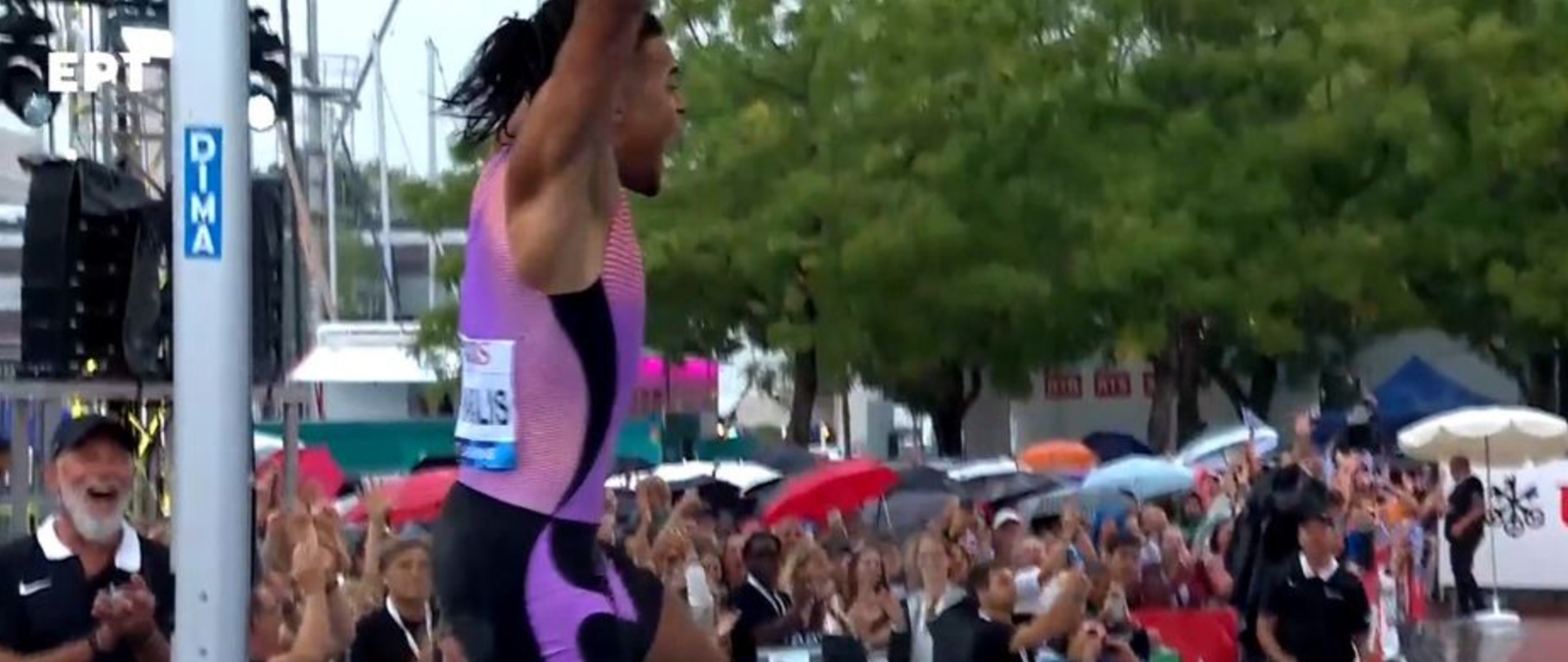 Δεν τον πτοεί ούτε η βροχή: Ο τρομερός Καραλής περνά τα 6,02μ με την τρίτη προσπάθεια (vid)