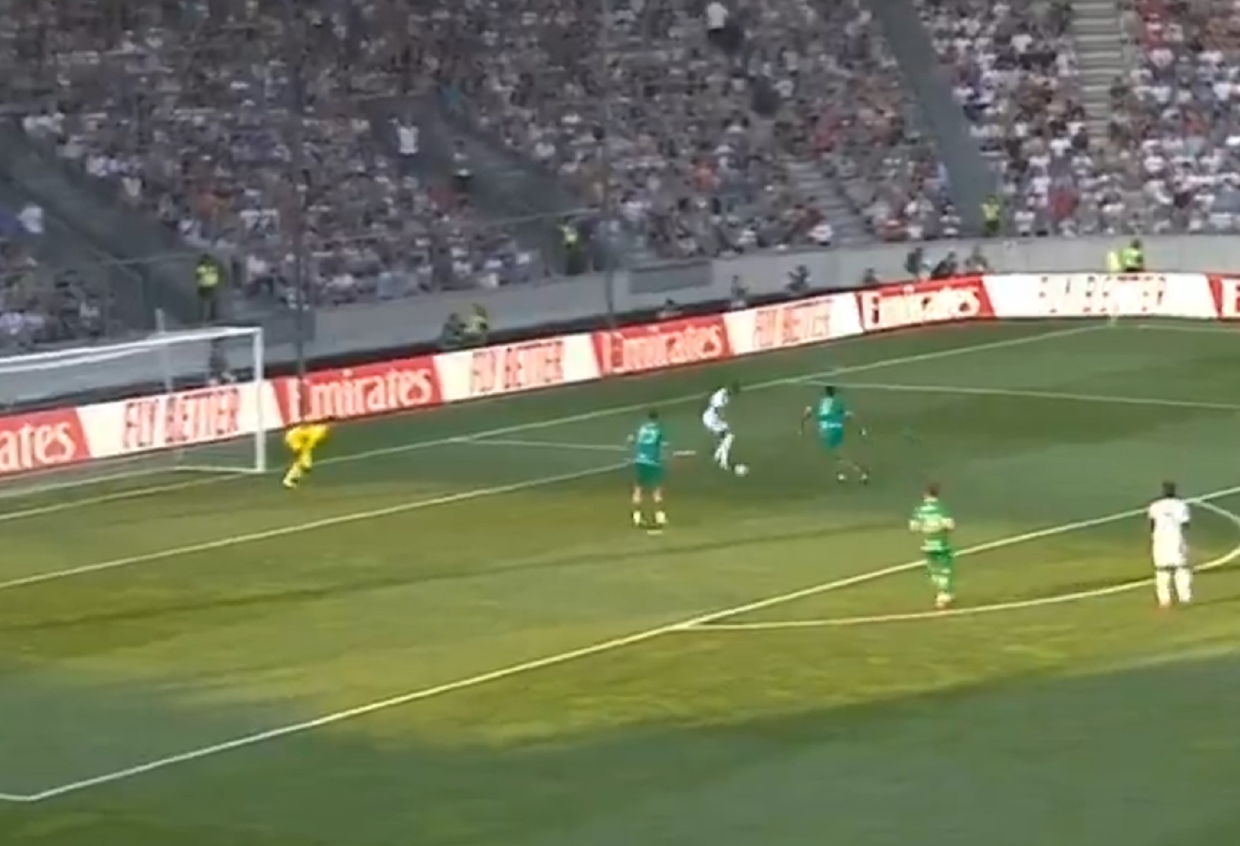 Ο Μπαπέ προειδοποιεί: Βγάζει φωτιές κερνώντας δίμπαλο πριν τα επίσημα (δείτε βίντεο)