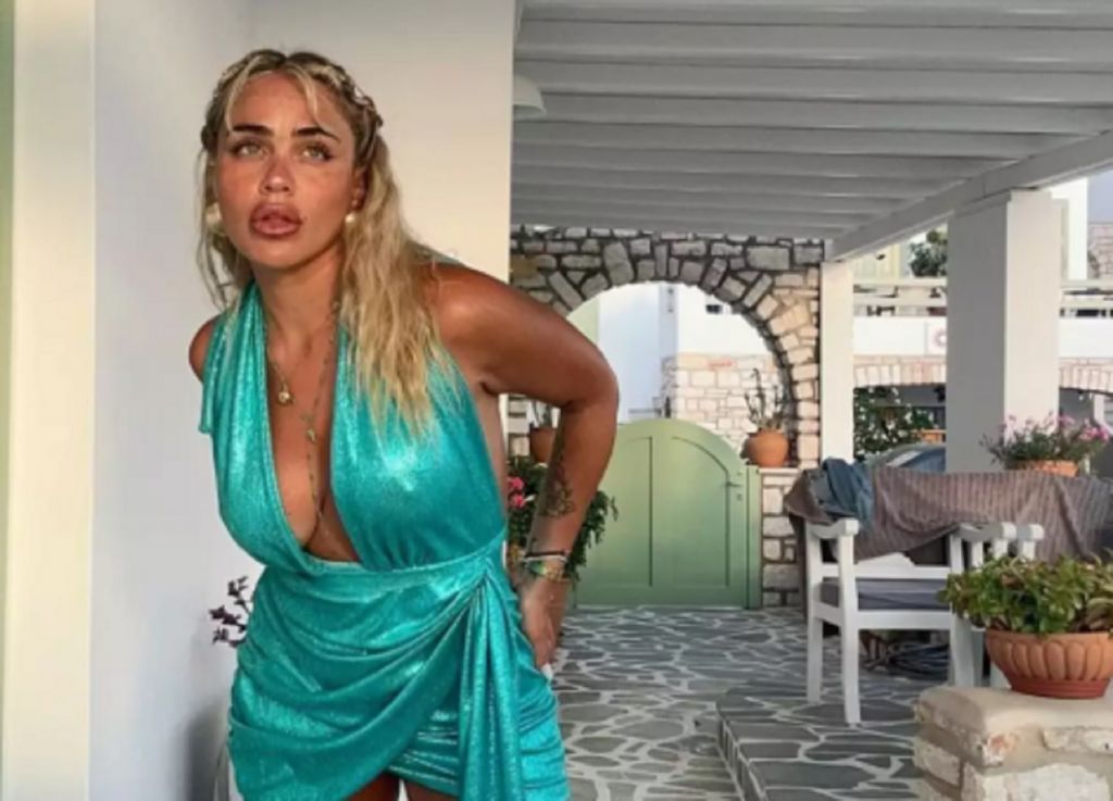 Κόνι Μεταξά: Άφησε την Ελλάδα και διακοπάρει στη Φλόριντα (δείτε φωτογραφίες)