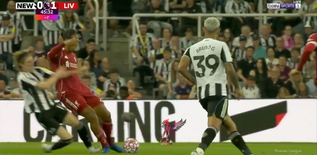 Τάκλιν… θανάτου από τον Γκόρντον: Και απευθείας κόκκινη κάρτα! (vid)