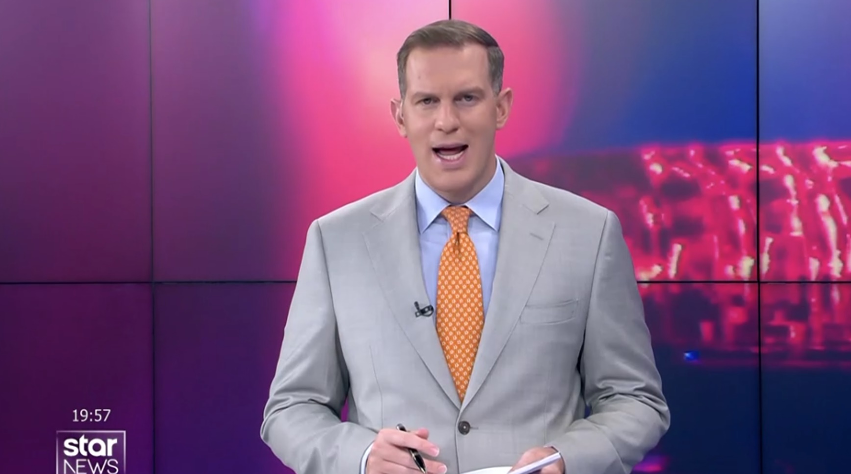 Αλβανός πιστολέρο κυκλοφορούσε ελεύθερος ανάμεσά μας (vid)