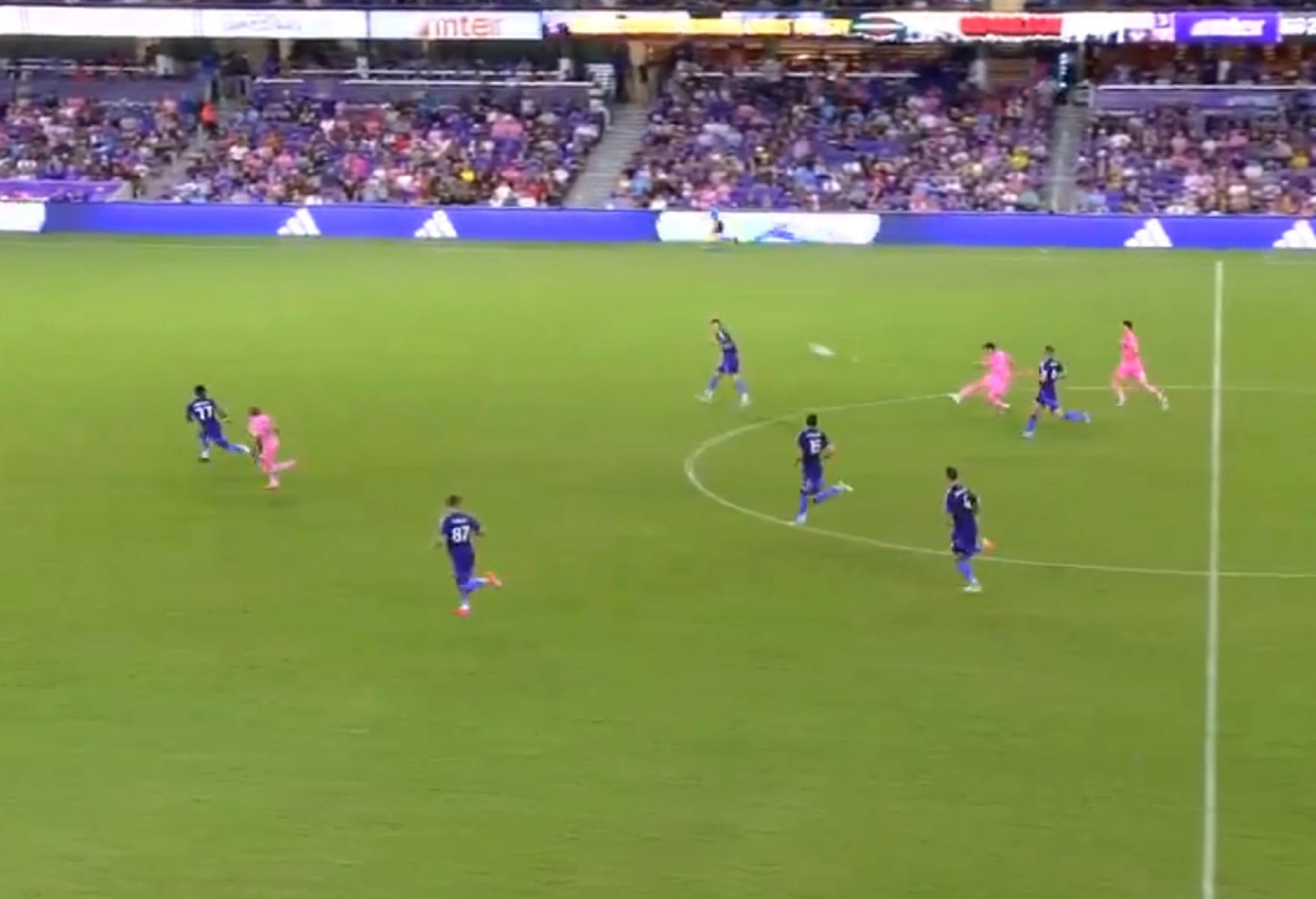 Παραλίγο το γκολ της χρονιάς από τον Λουίς Σουάρες (δείτε βίντεο)